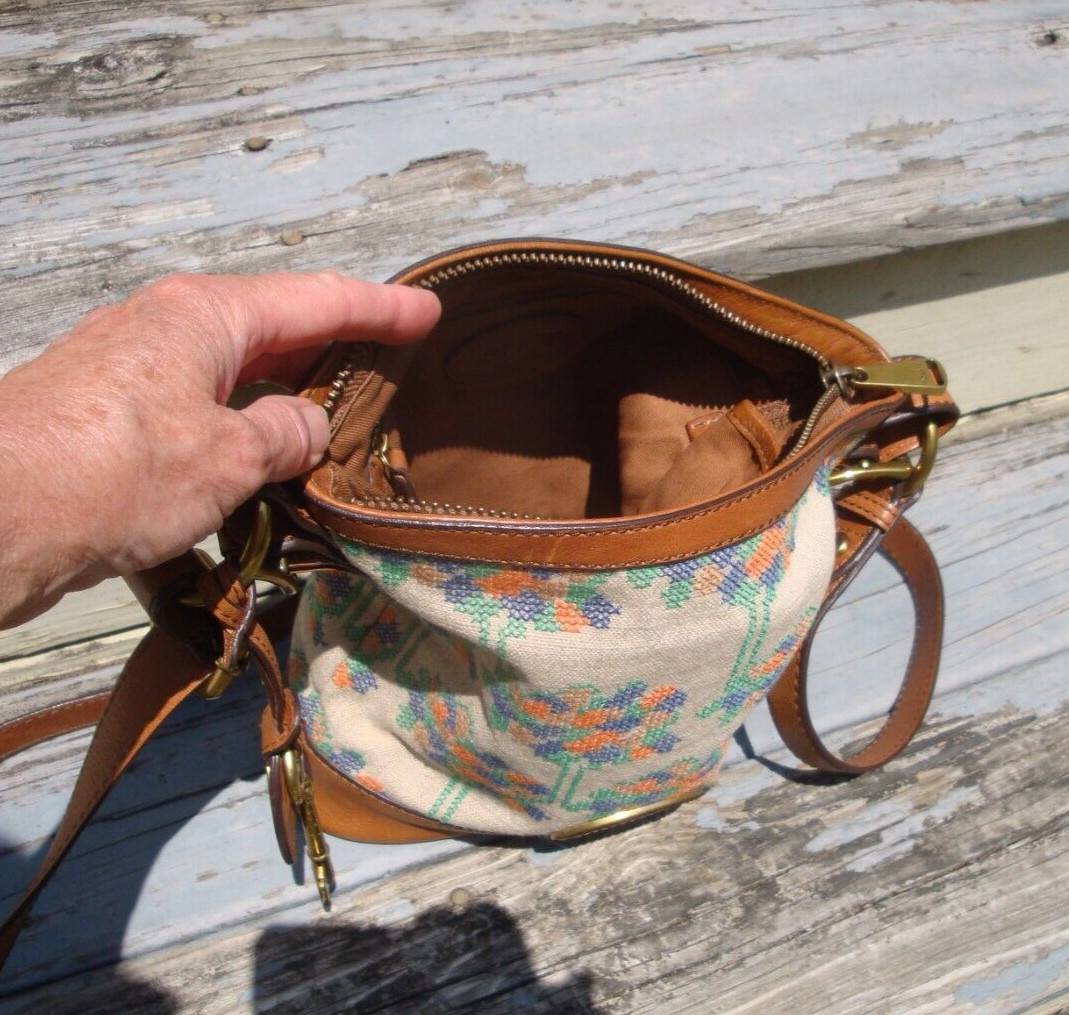 FOSSIL Brown Leather Crossbody Handbag Shoulder Boho Hobo Hippie Vintage Maddox