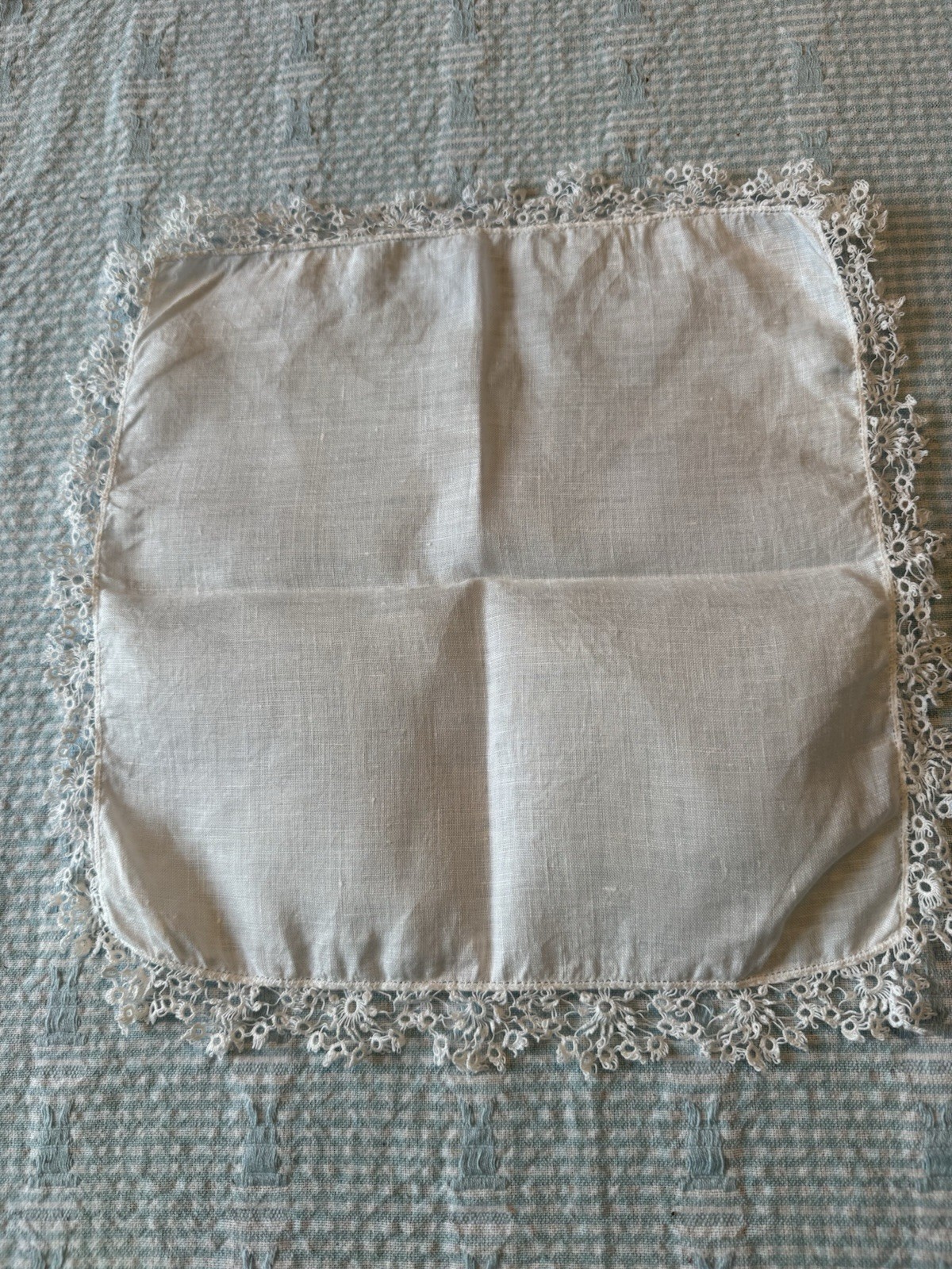 Vintage White Linen 12″ Handkerchief Hand Tatted Lace Scalloped Edge Heirloom