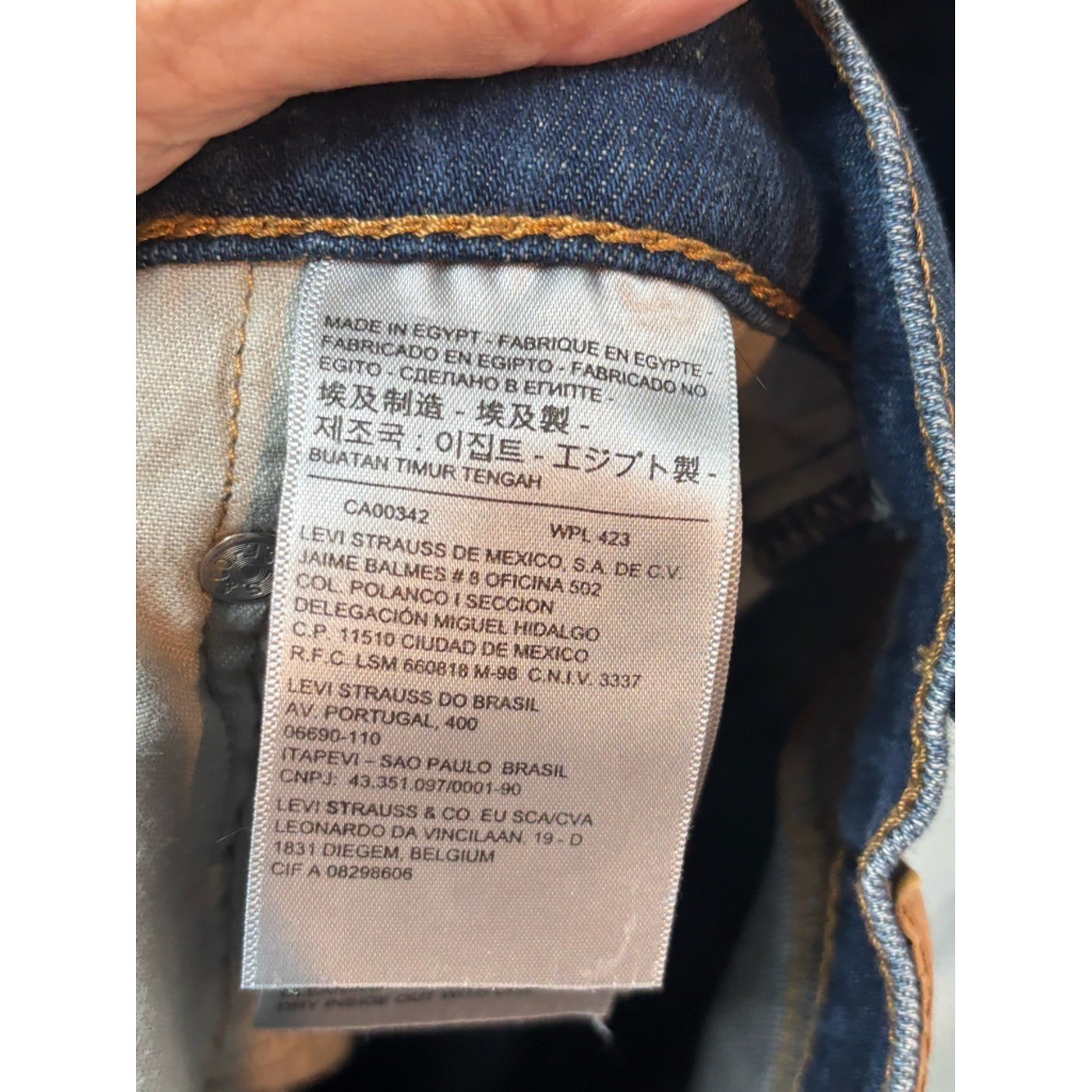 EUC Levi’s 505 Men’s Classic Straight Leg Jeans in Deep Blue Wash size 32×34