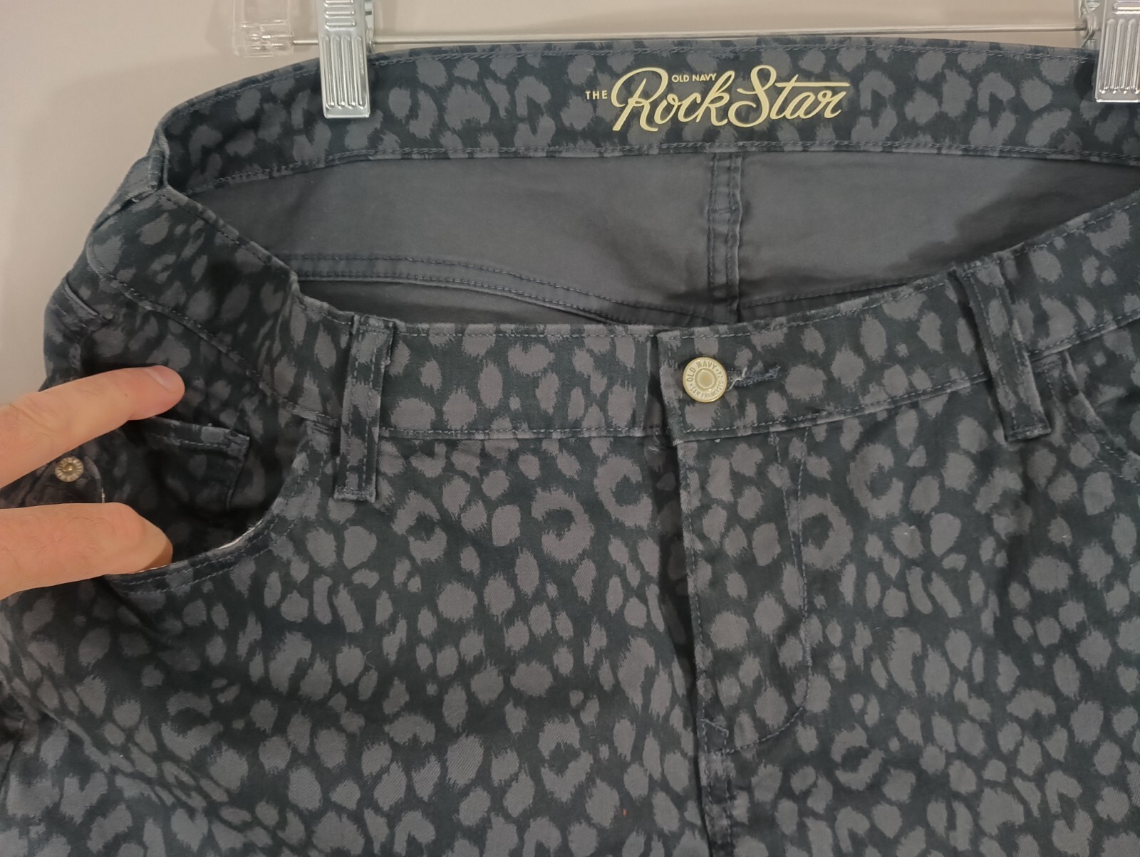 Old Navy Rockstar Womens 18 Reg Denim Jeans Black Gray Spotted Animal Pants