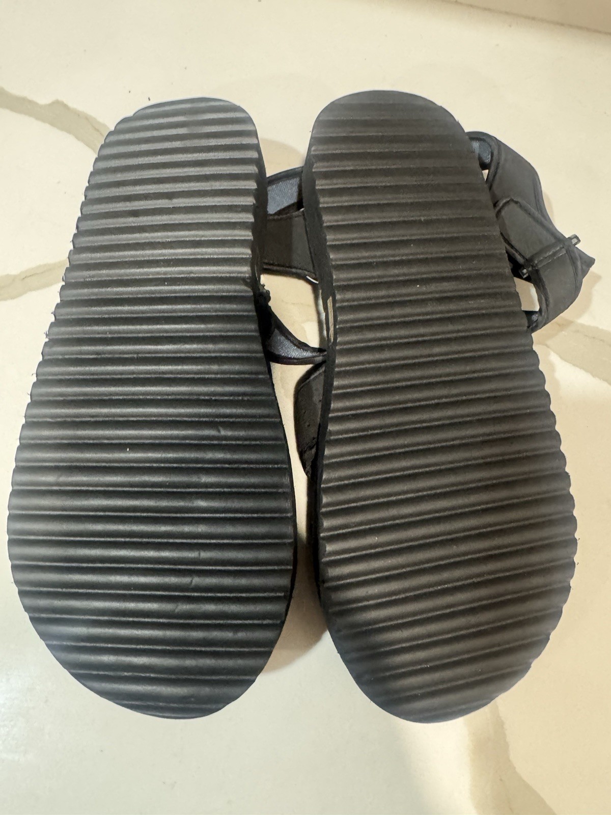 Kawaii Black sport sandals adjustable hook-and-loop straps Textured footbeds L
