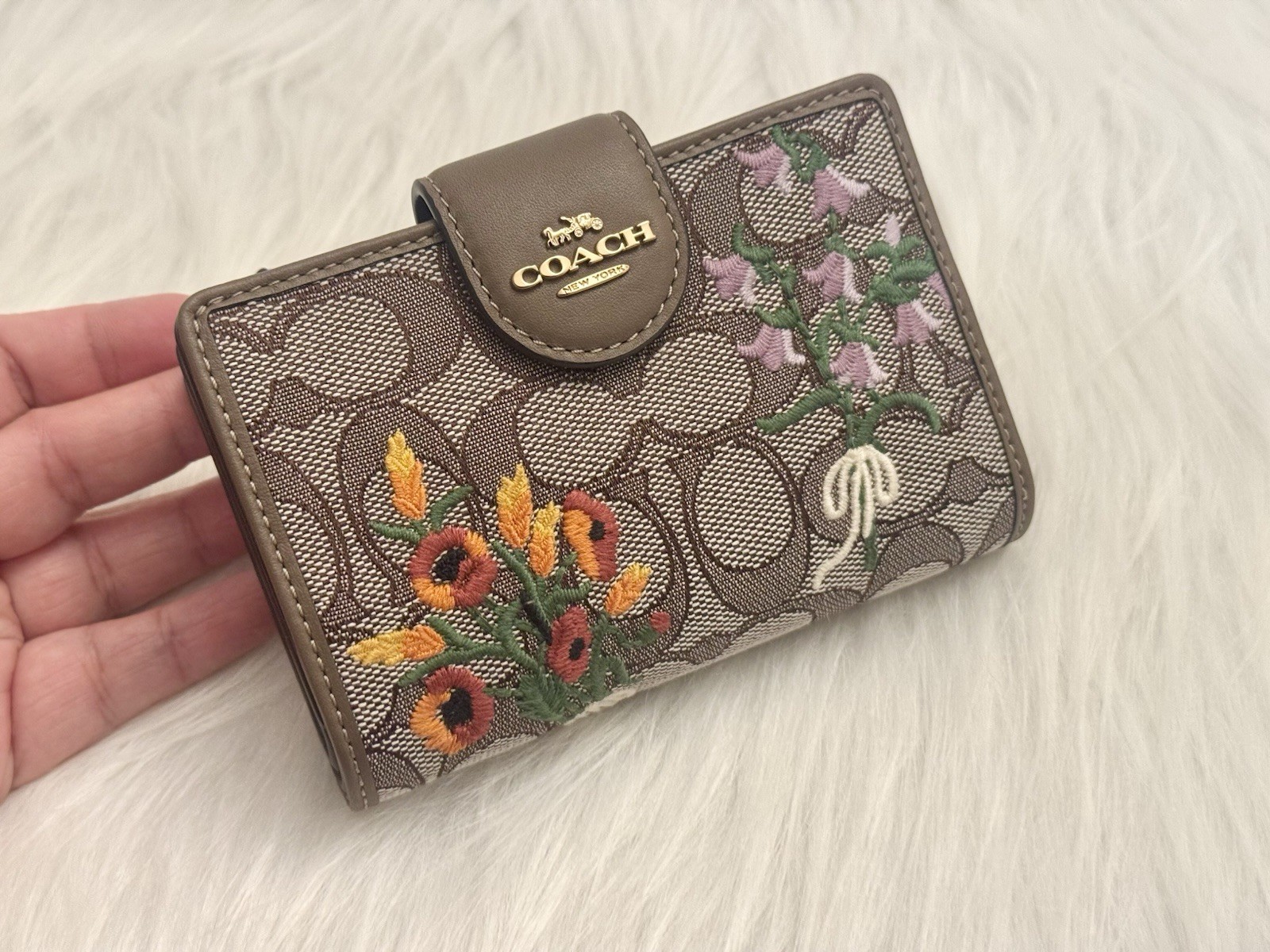 NWT COACH CEC32 Medium Corner Zip Wallet Signature Jacquard w Floral Embroidery