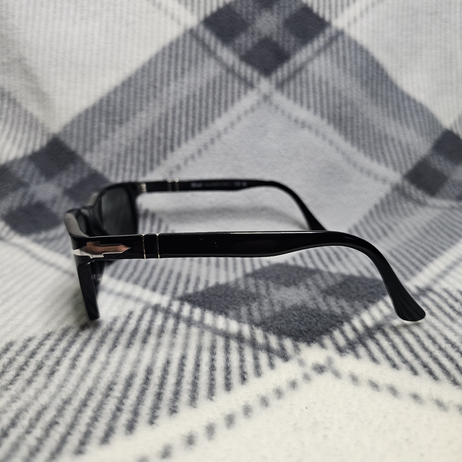 Persol Men’s Sunglasses Gloss Black PO3048S 95/31 58 19 145 With Case