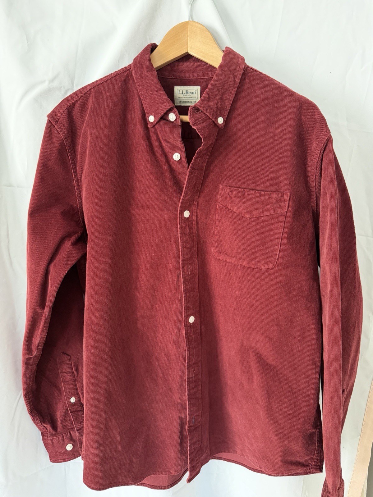 Vintage L.L. Bean Men’s traditional fit Wine Red Corduroy Button-Down Shirt M