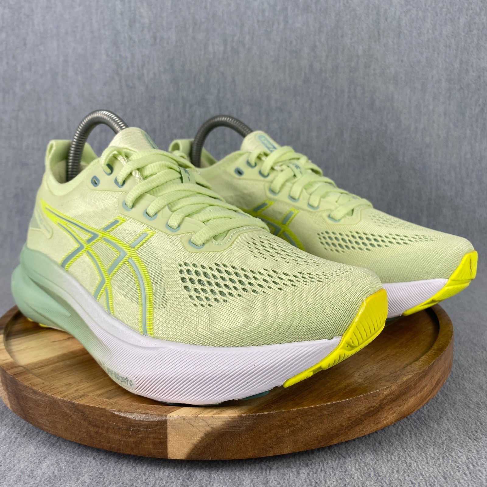 Asics Gel-Kayano 31 Shoes Womens Size 7.5 Lime Green Running Jogging Cool Matcha