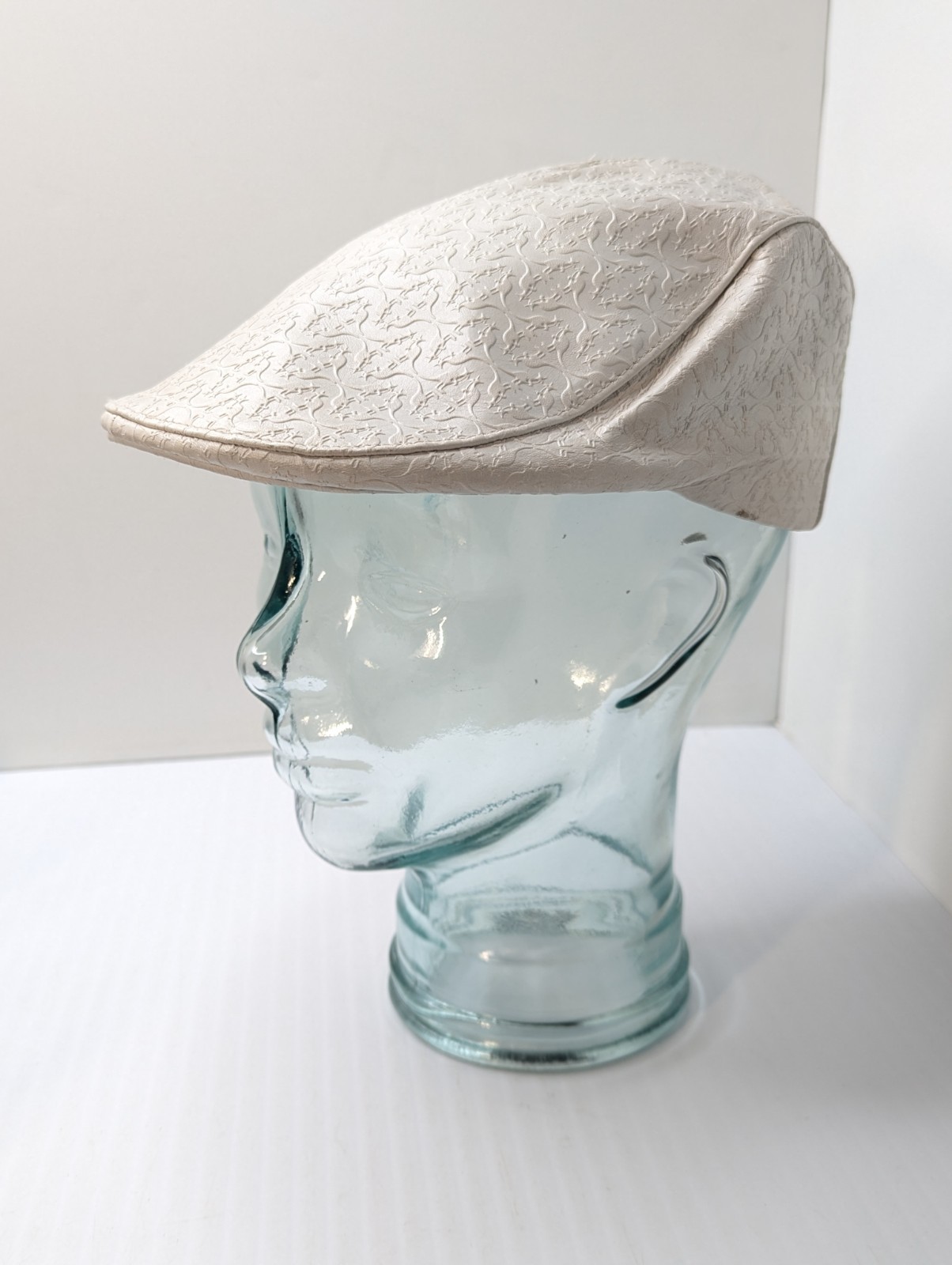 Kangol Kanganude Emb White Leather Flat Hat Cap Kangaroo Print Size Medium RARE