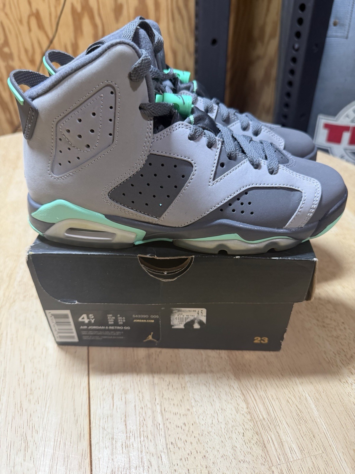 Air Jordan 6 Retro Green Glow Jade Gray Mint Green Youth Size 4.5Y Sneakers