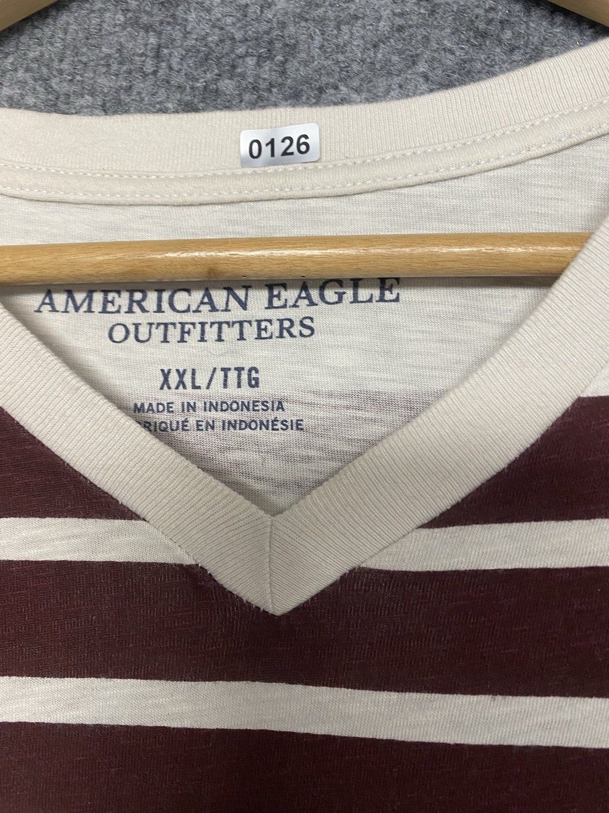 American Eagle Navy Blue Striped V-Neck T-Shirt Athletic Fit Men’s Sz XXL Cream