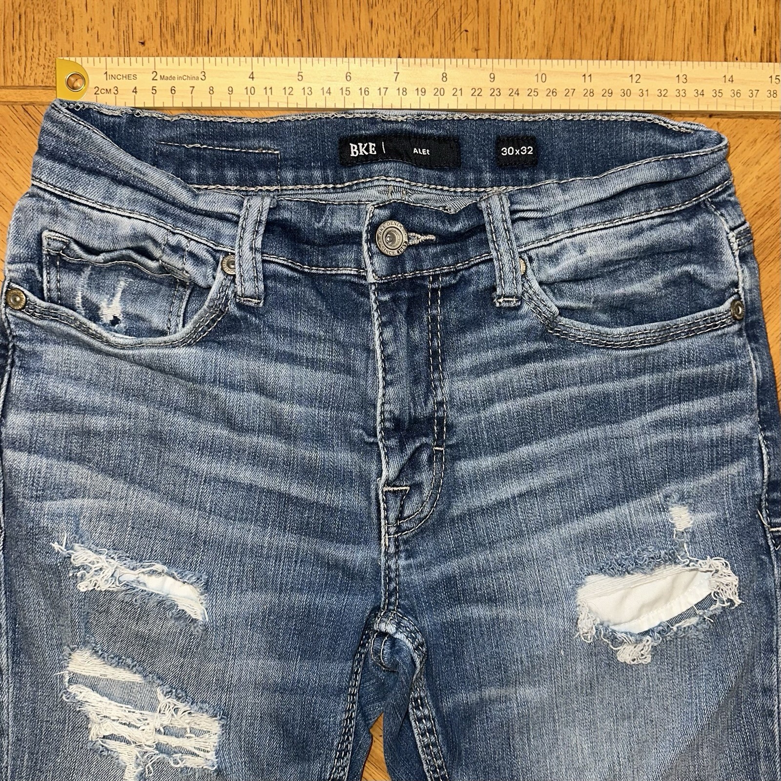 BKE Alec Jeans Men’s Size 30×32 Blue Straight Leg Medium Washed Distressed Denim