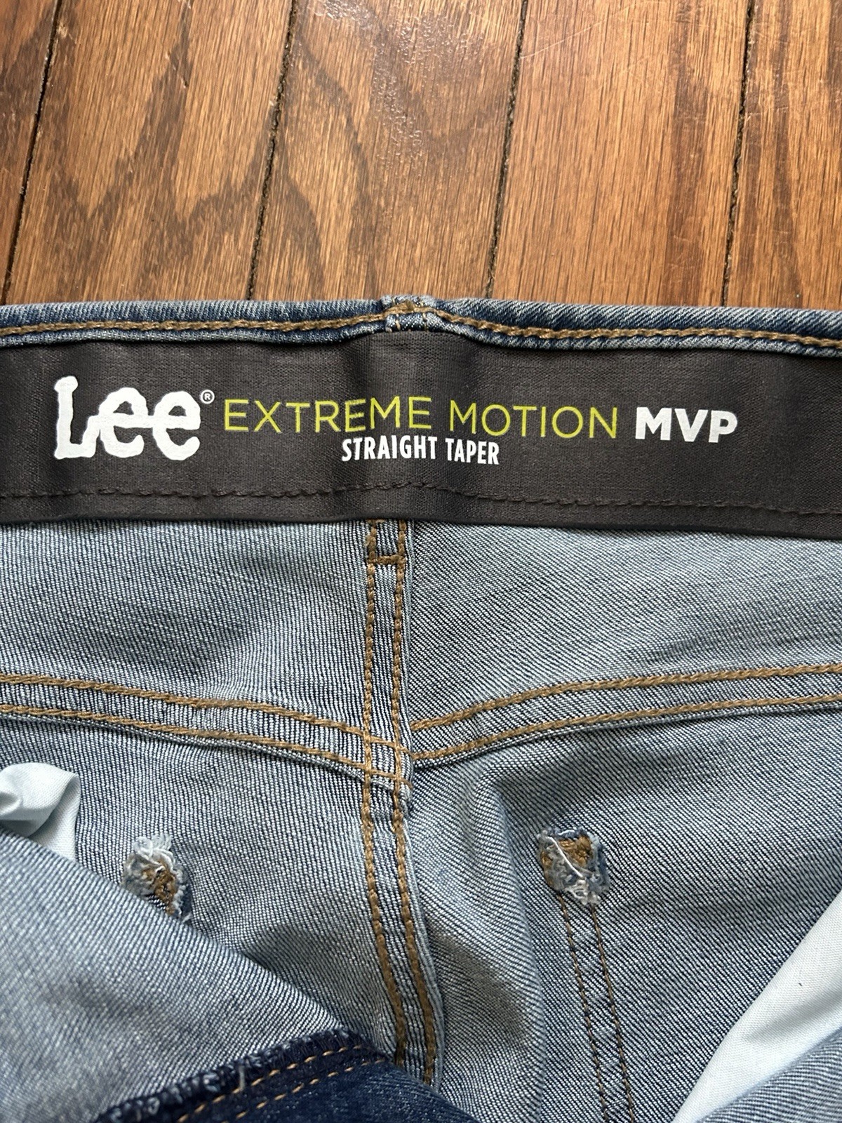 Lee Extreme Motion Straight Taper Blue Medium Wash Stretch Jeans, 5-Pocket