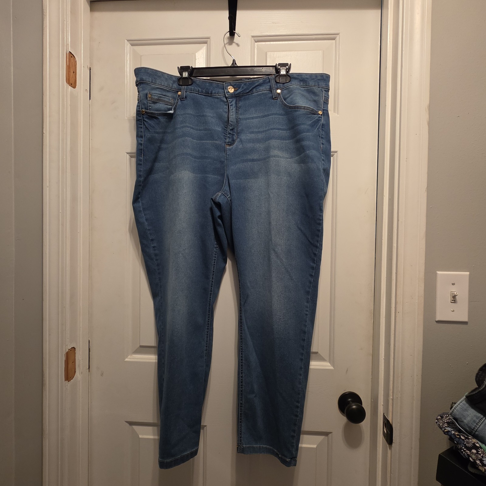 Jones New York Signature Women’s Plus Blue Medium Wash Stretch Denim Jeans