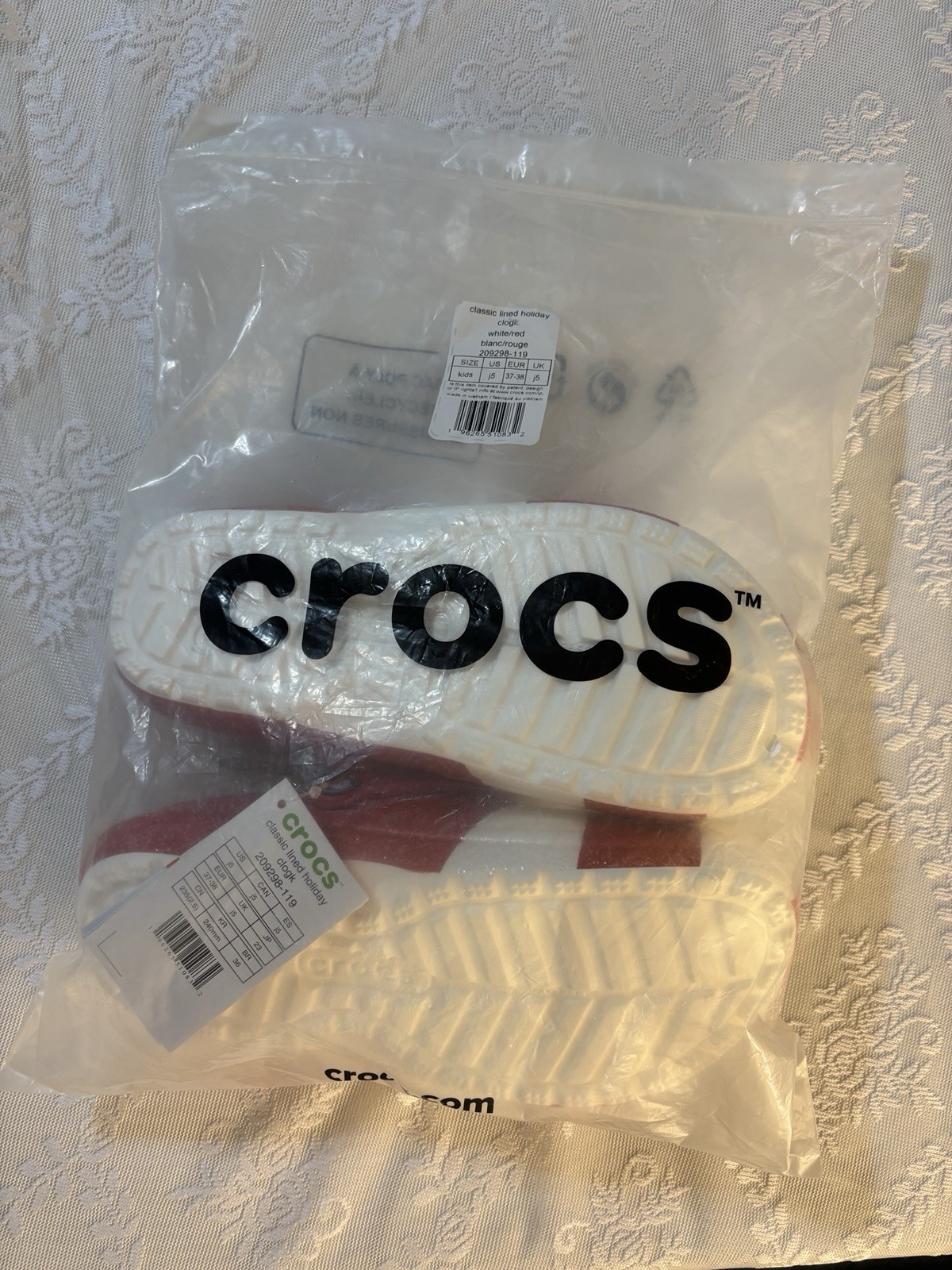 Crocs Classic Lined Holiday Clog White Red Kids J5 New with Tags 209298-119 NWT