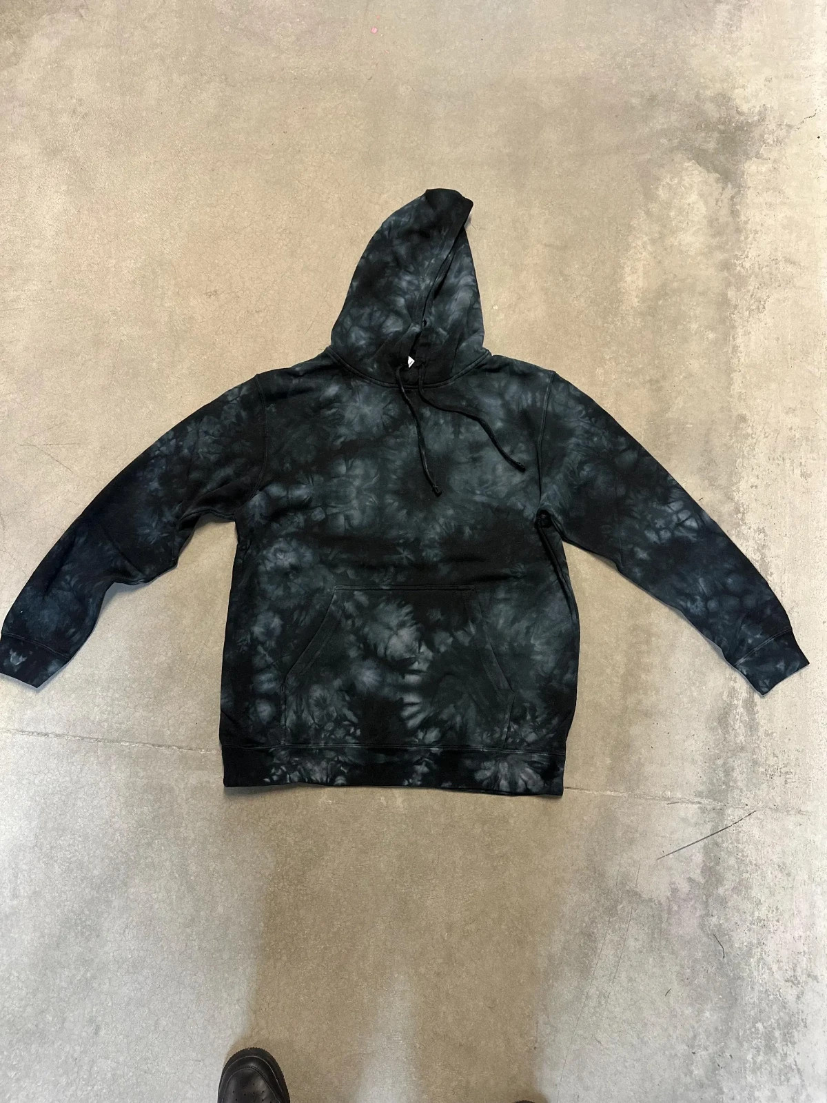 *NEW* Black Tie Dye Fleece Pullover Hoodie, Independent Trading Co. – LARGE