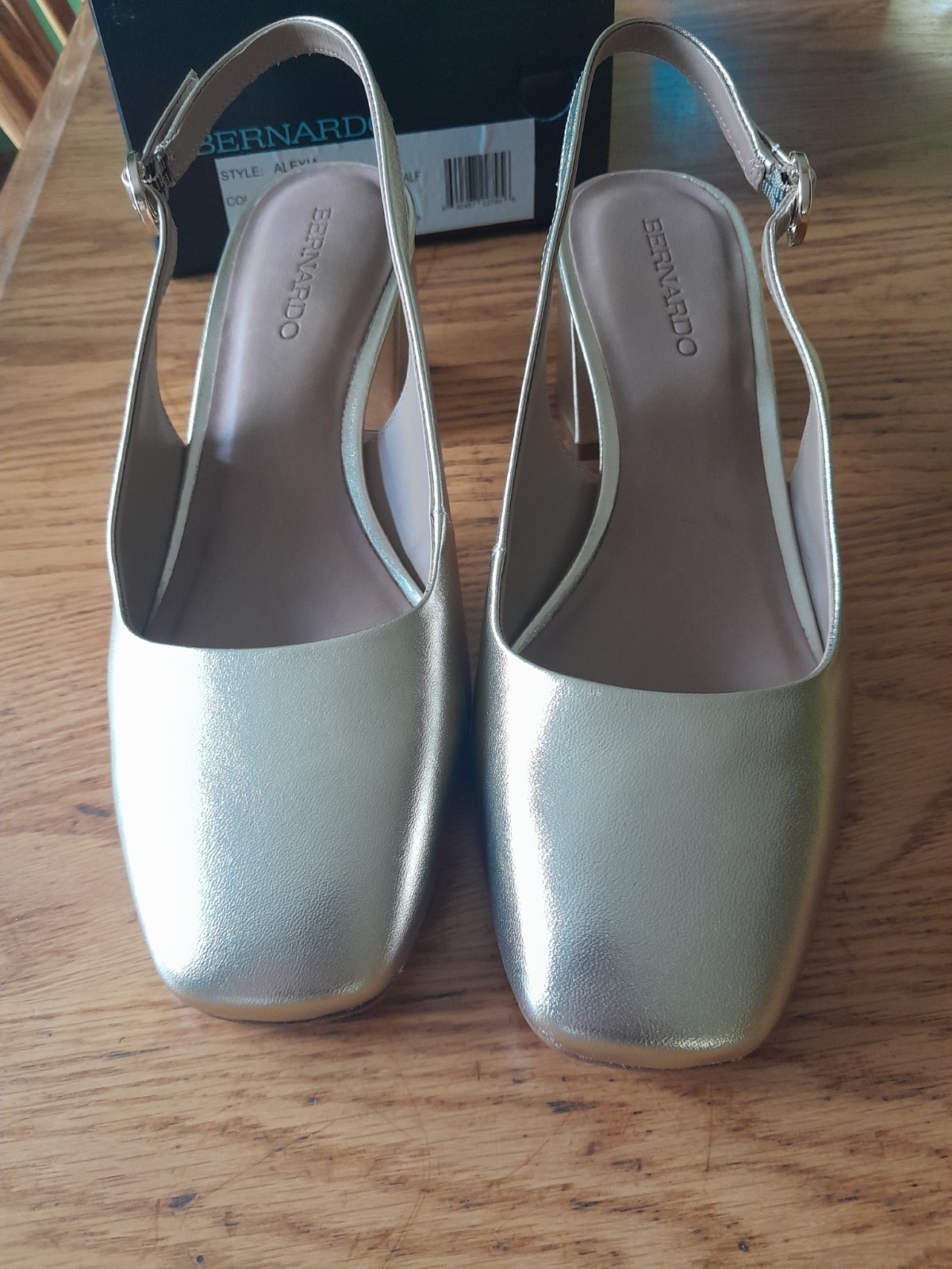 Bernardo Alexia Champagne /gold slingback block heels 7.5