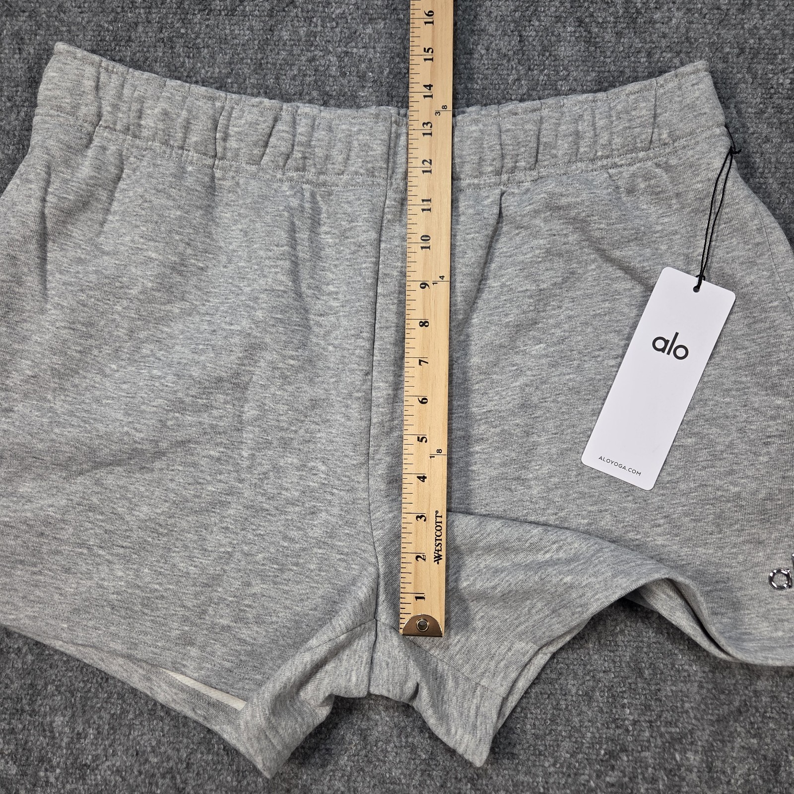 NWT Alo Yoga Accolade Short Womens Large Athletic Sweat Heather Grey Shorts Gray