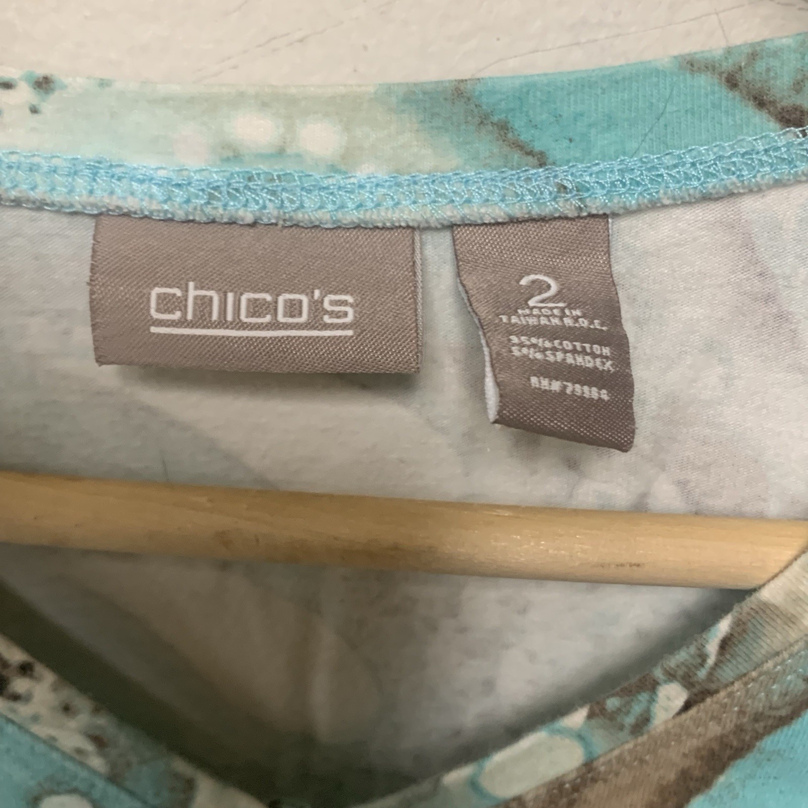 Chicos Womens 2 3/4 Sleeve Top All Over Pattern V-Neck Shirt 38” Bust 24” Length