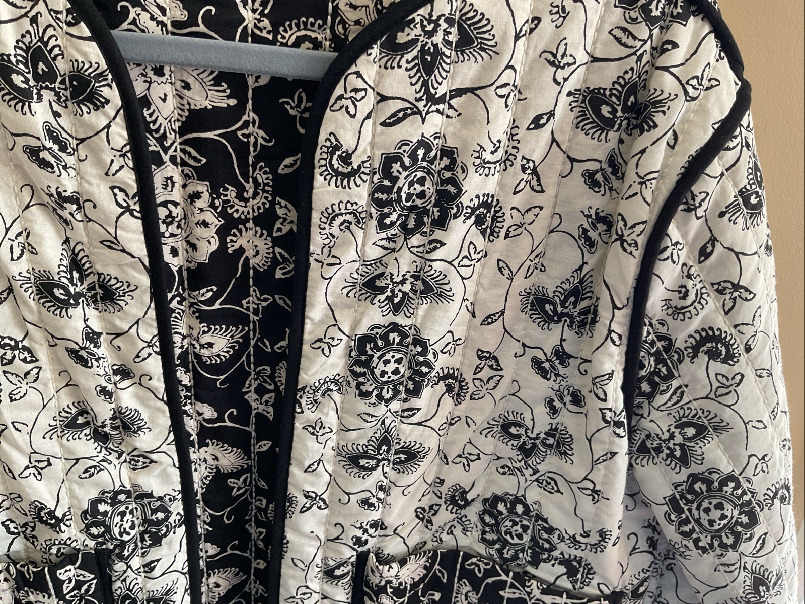 Ladies Size L Reversible Quilted Floral Cotton Jacket- Black & Cream, Worn Once