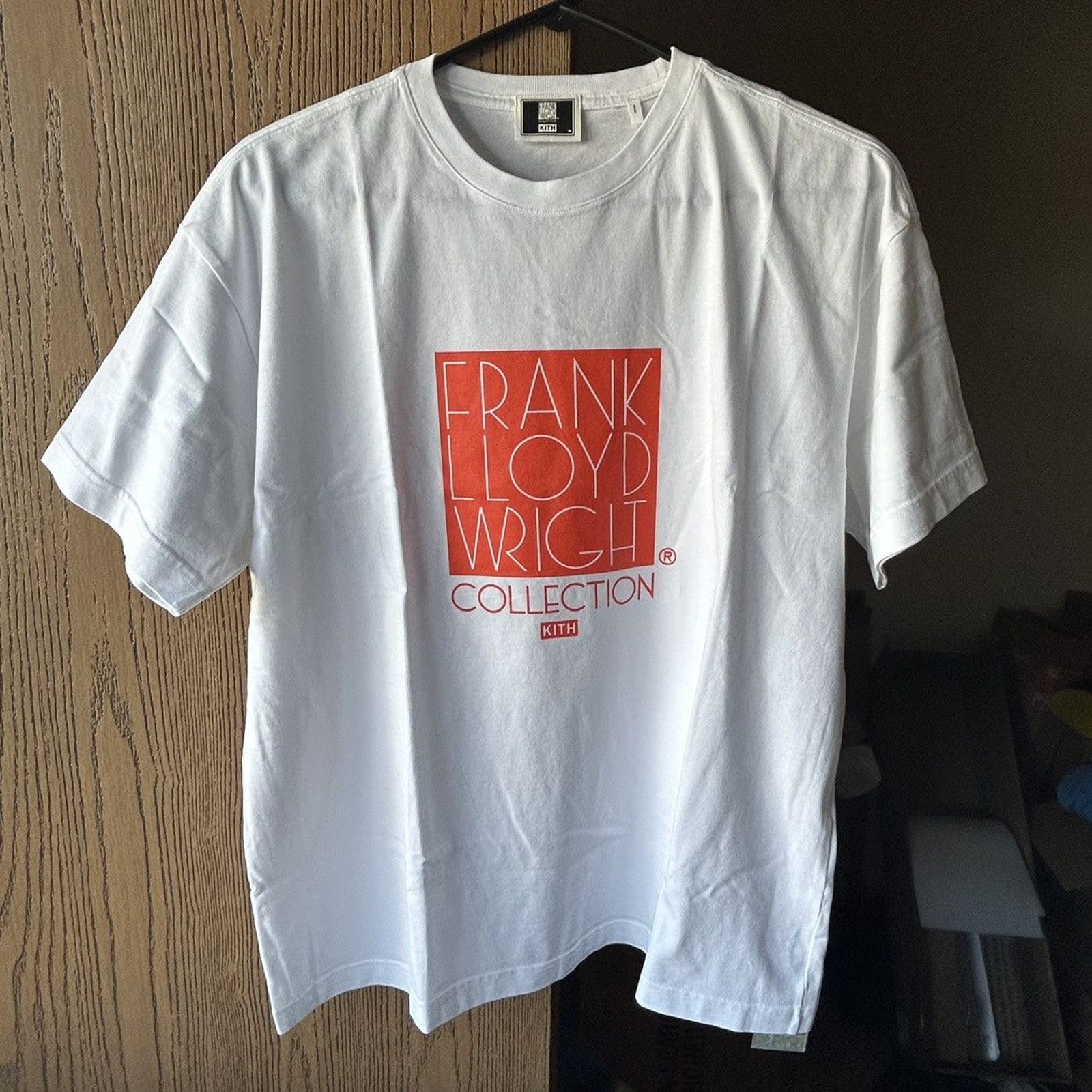FRANK LLOYD WRiGHT FOUNDATiON BOX LOGO TEE WHiTE KiTH RONNiE FiEG ARCHiTECTURE