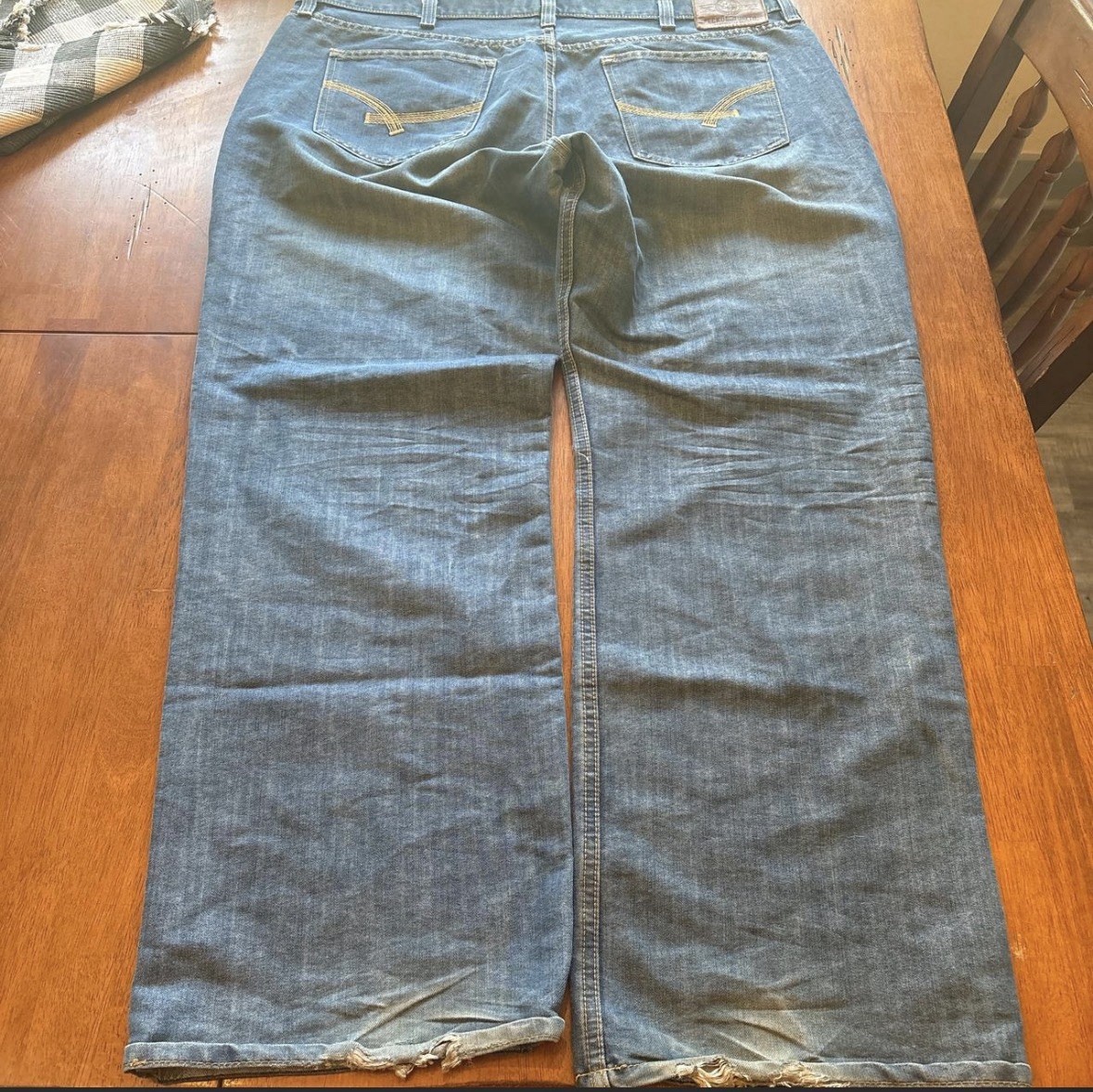 Ecko Unltd. Men’s Relaxed Fit Straight Blue Denim Jeans Medium Wash Distressed