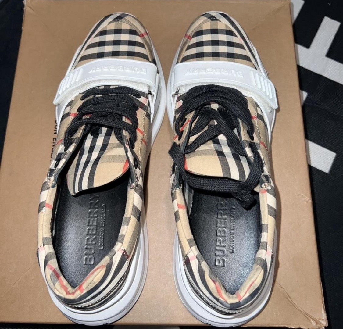 Burberry 100% original men’s size 10 in box used 1 or 2 times