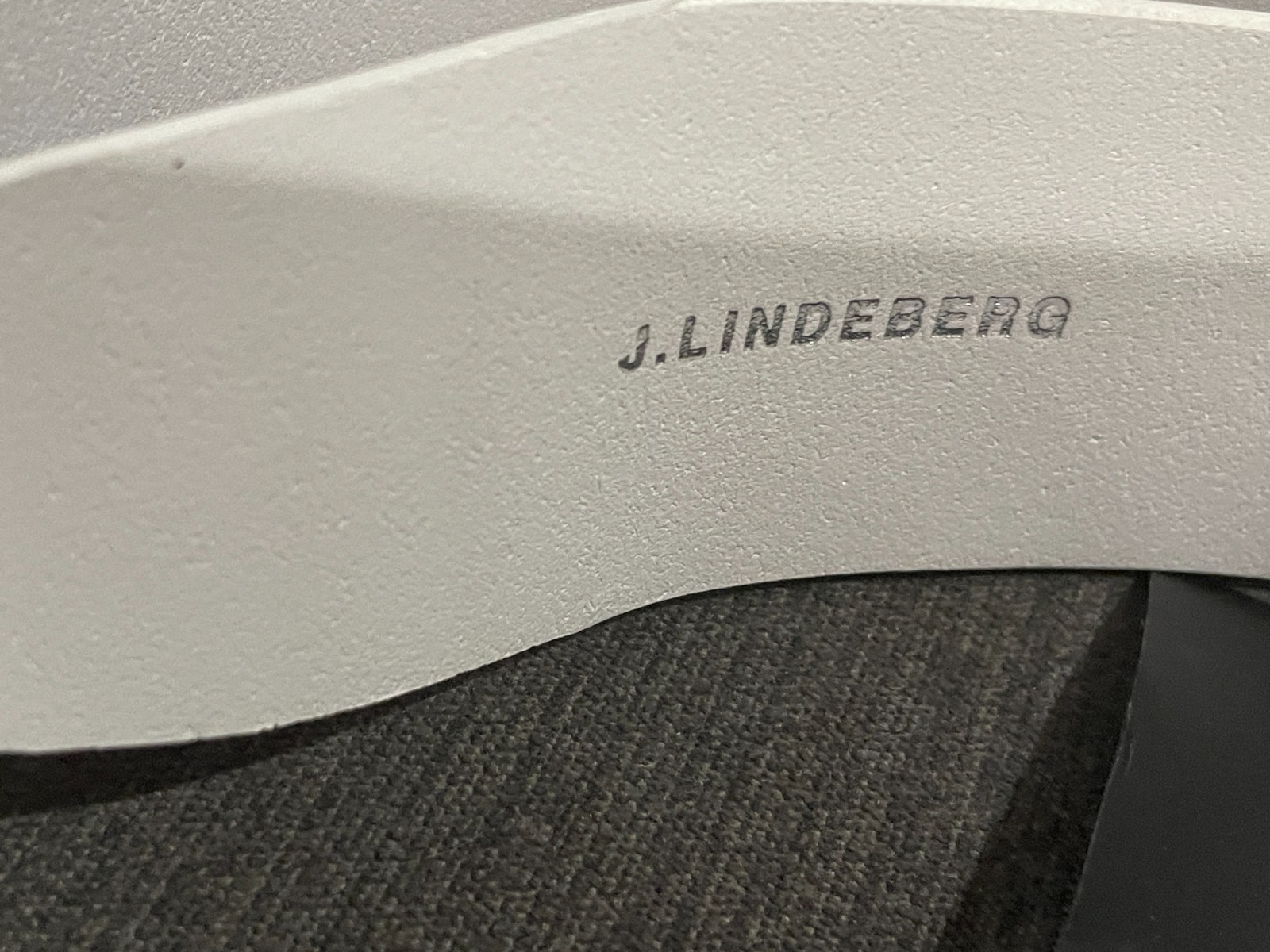 J.Lindeberg Men’s Slater White Leather Golf Belt – 38″/105 CM 1-1/2″ Wide NEW