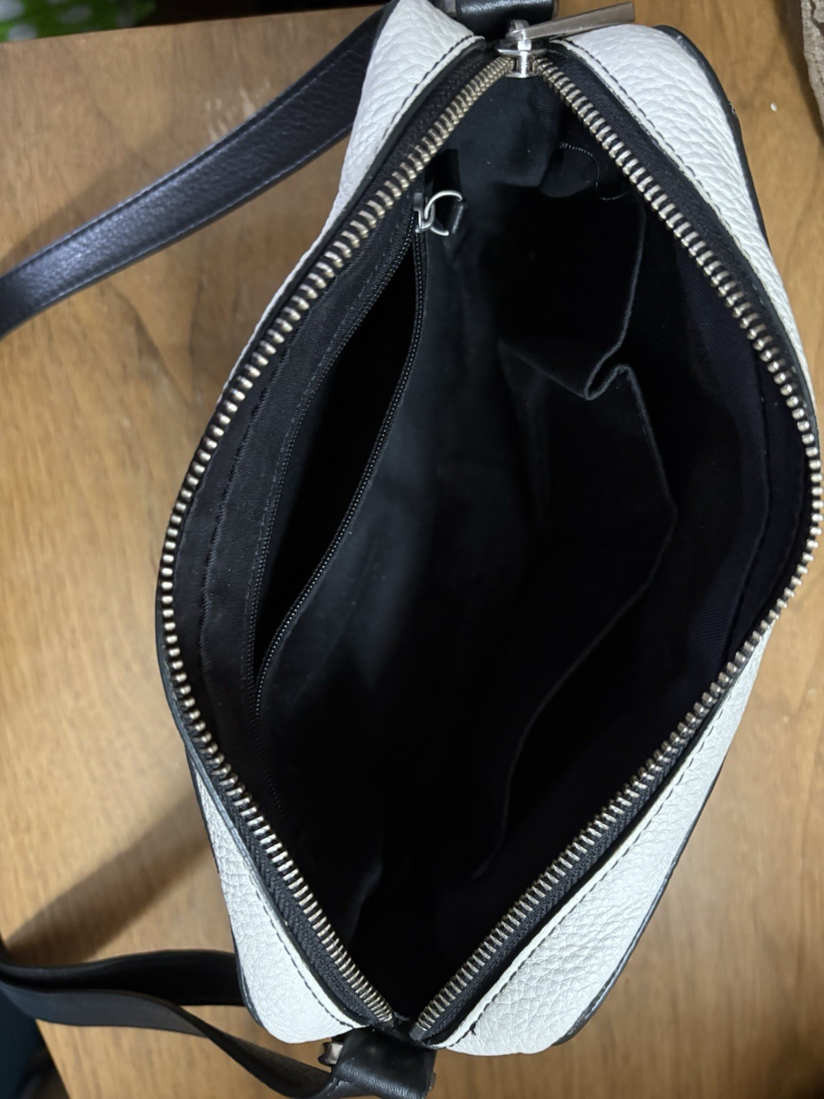 Clean Fossil White Leather Crossbody Purse with Push Lock Pockets