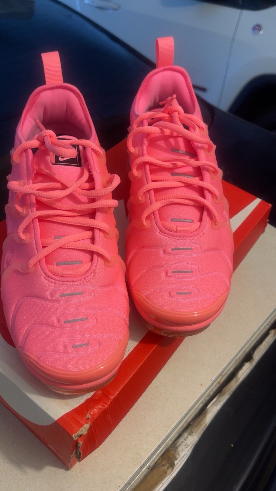 Nike Air VaporMax Plus Woman’s Low-Top Lace-Up Sneakers Pink New w/ Box
