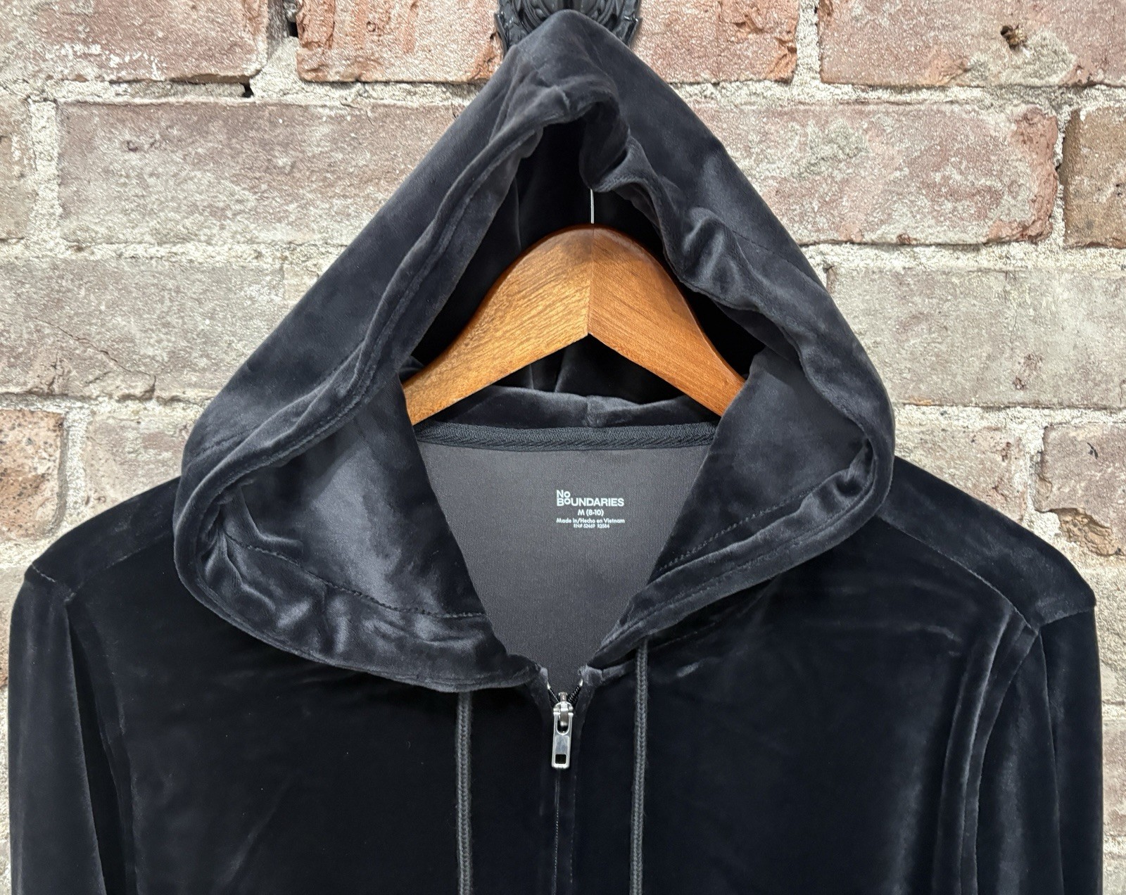 NWT No Boundaries Black Soot Velour Hoodie Jacket Zipper Women’s Size M (8-10)