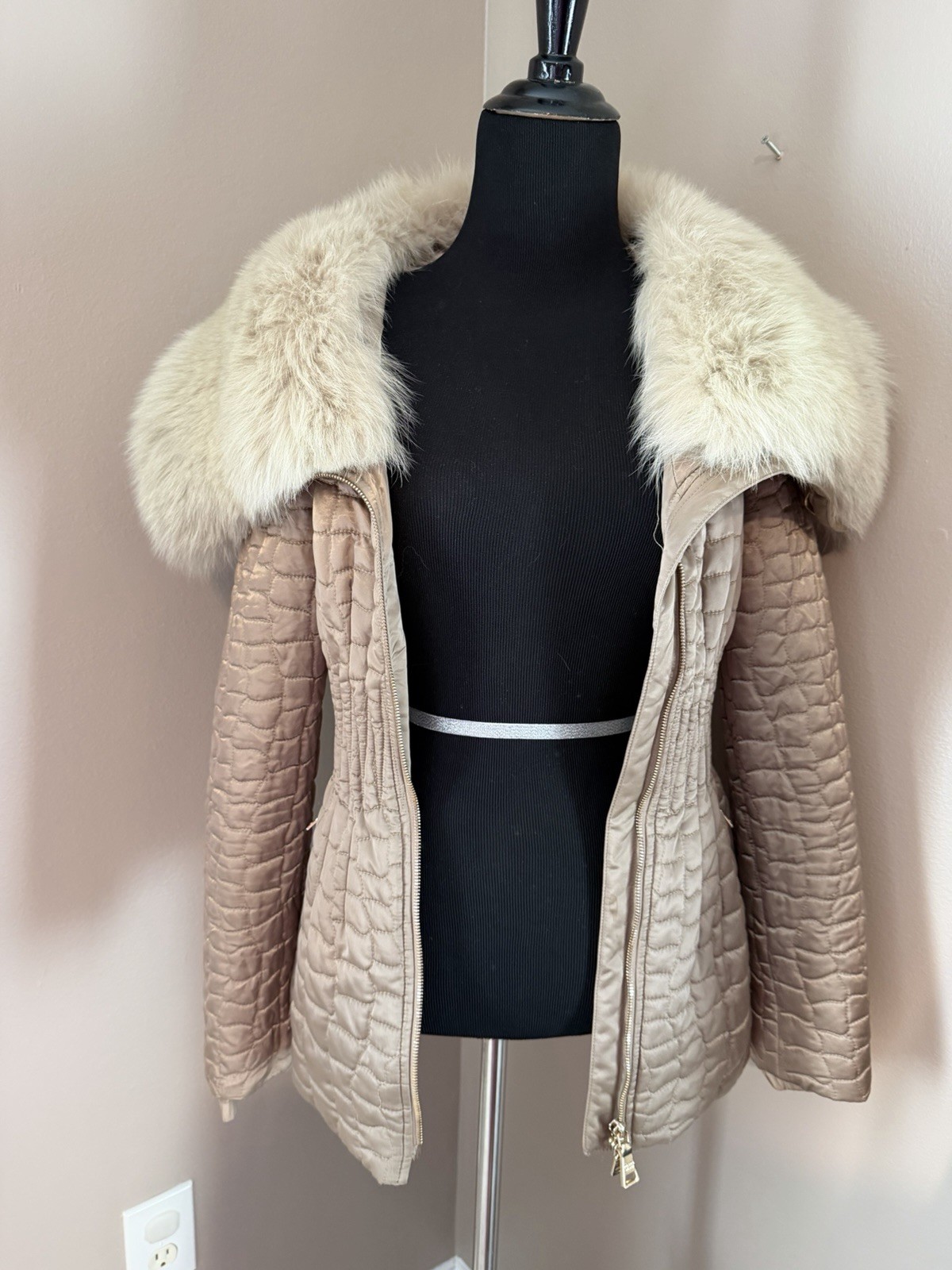 Prada Women’s Beige Mid-Length Quilted Fох Fur Trim Full Zip Jacket 40 (xs-s)