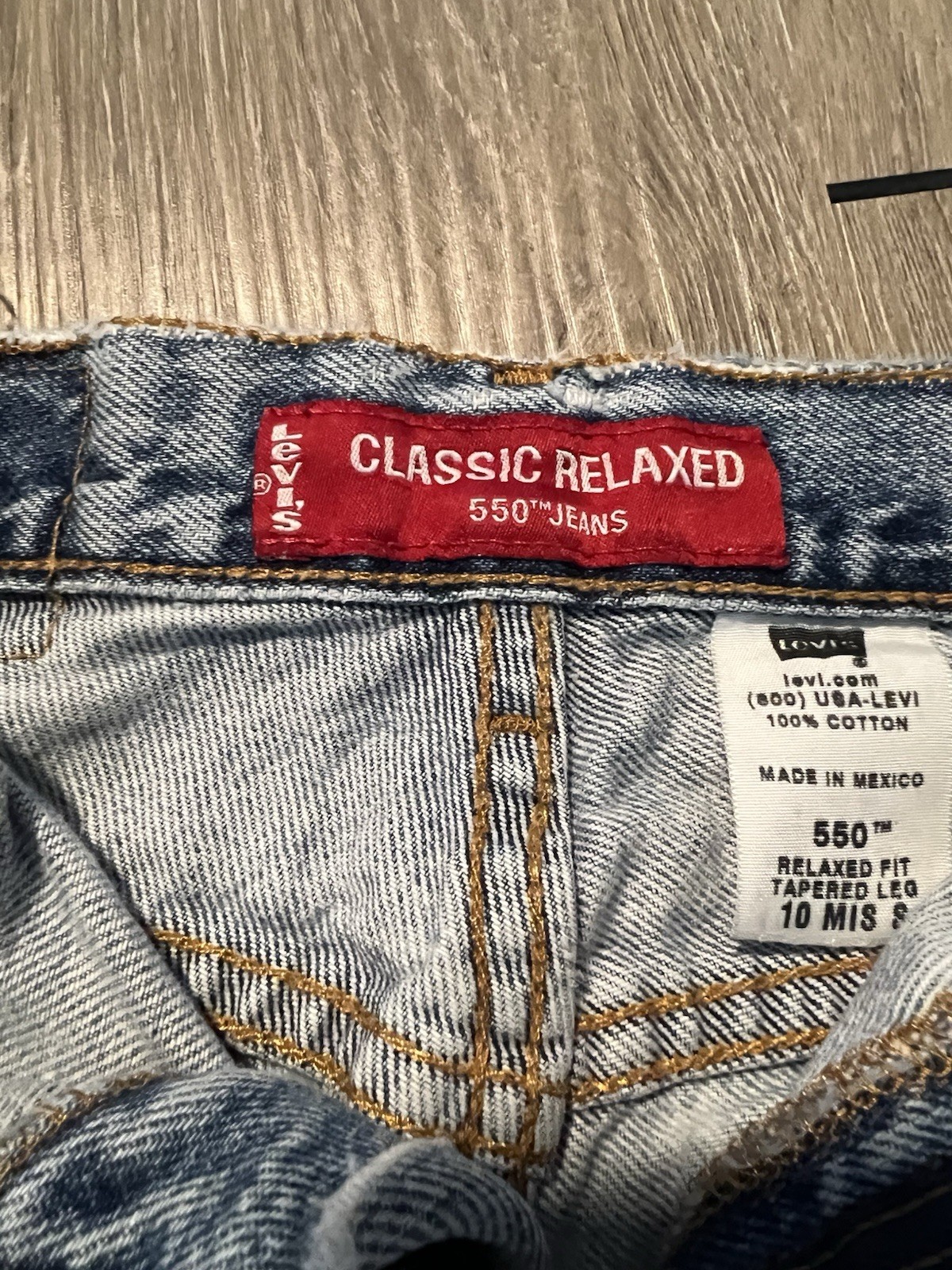 Vintage 550 Levi’s Relaxed Fit Tapered Light Wash Cotton Denim 5-Pocket Jeans