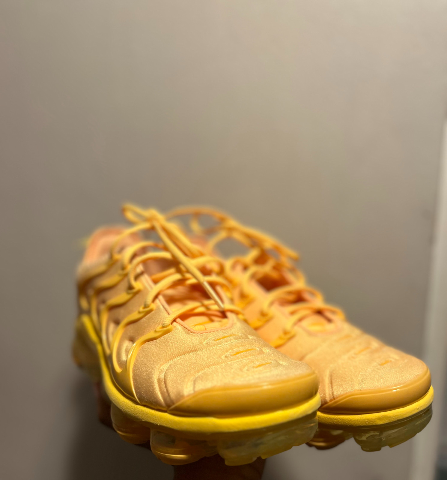 Nike Air VaporMax Plus Women’s Size 7.5 Yolk Yellow DJ5993-800 Running Sneaker
