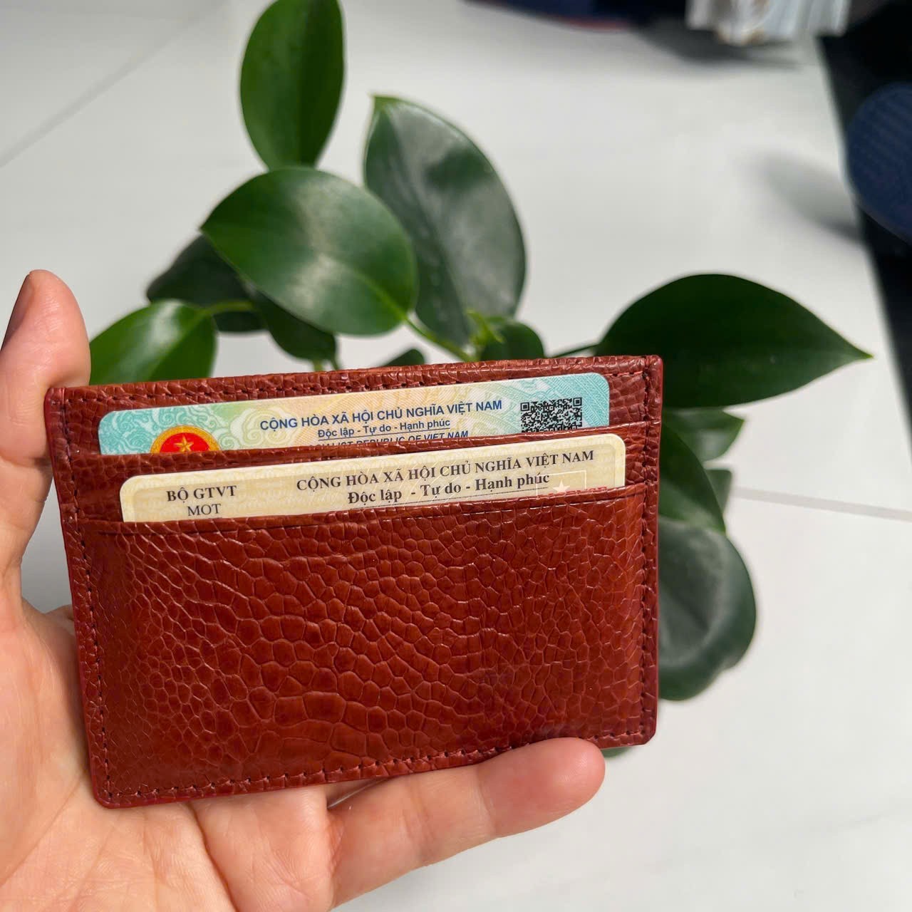 BrownGENUINE OSTRICH LEATHER SKIN CREDIT CARD HOLDER/ WALLET CARD HOLDER FOR MEN