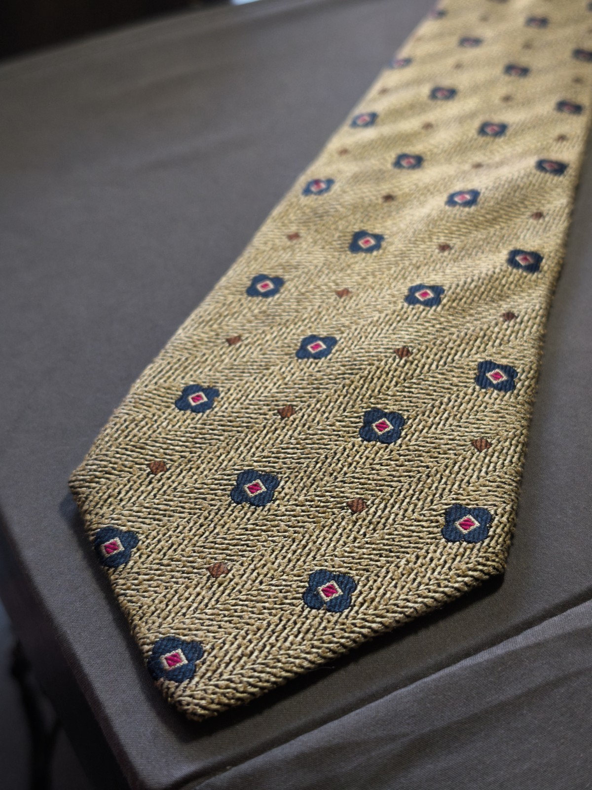 Brooksfield – Solid Color Silk Geometric Pattern Tie Made in Italy