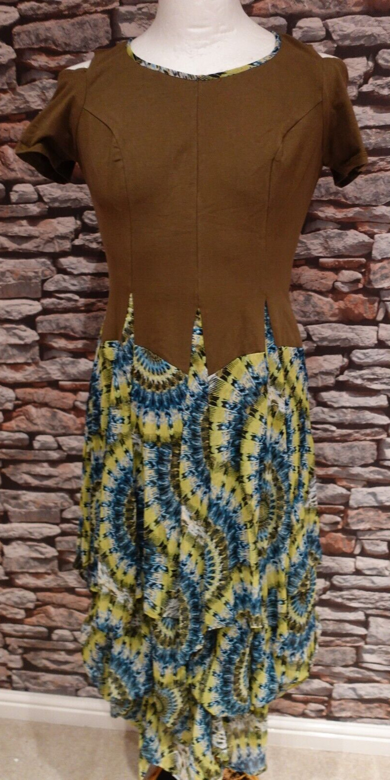 Klass Elegant Stylish Cold Shoulder Dress , Flowing Ruffle Skirt Size 12