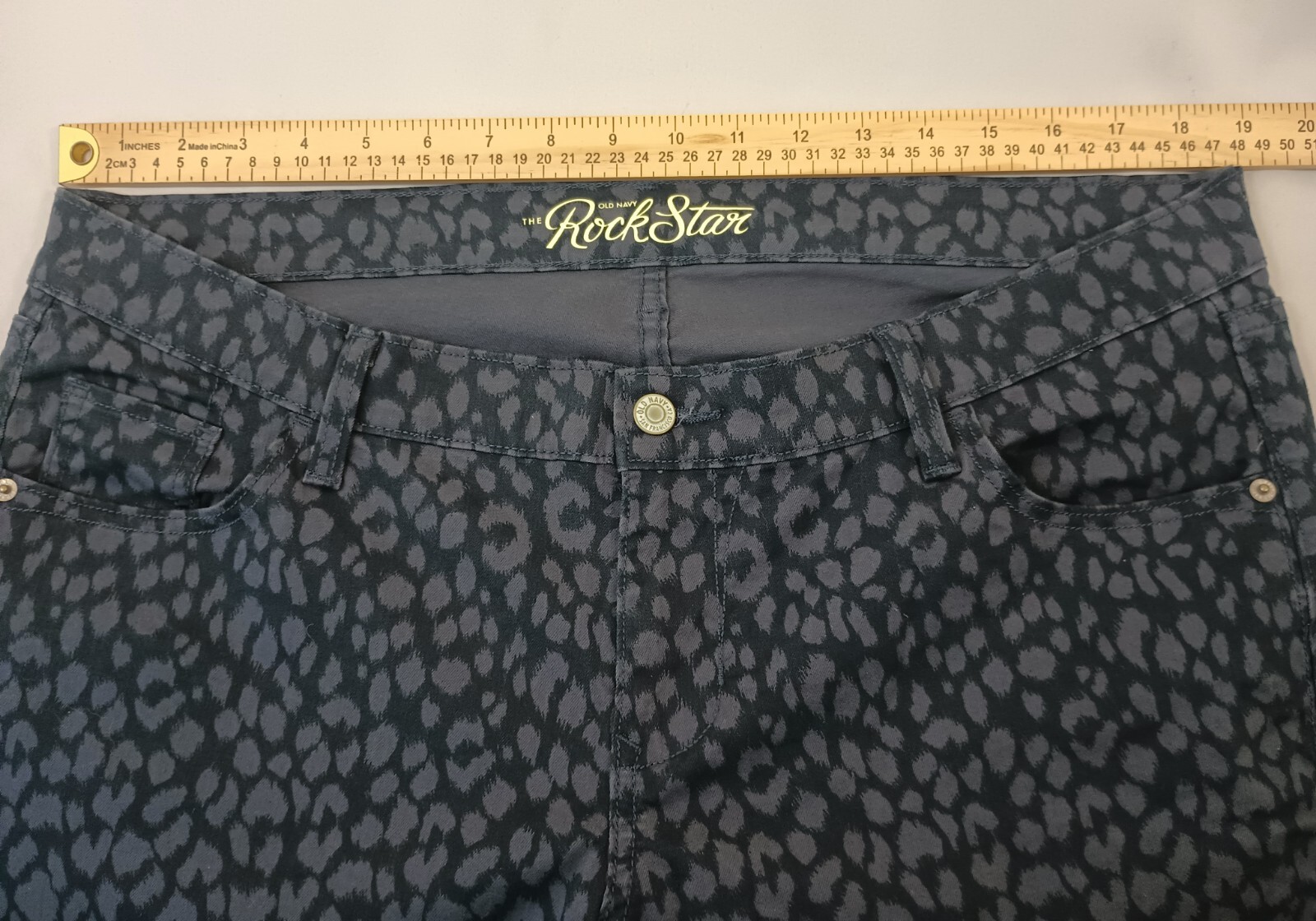 Old Navy Rockstar Womens 18 Reg Denim Jeans Black Gray Spotted Animal Pants