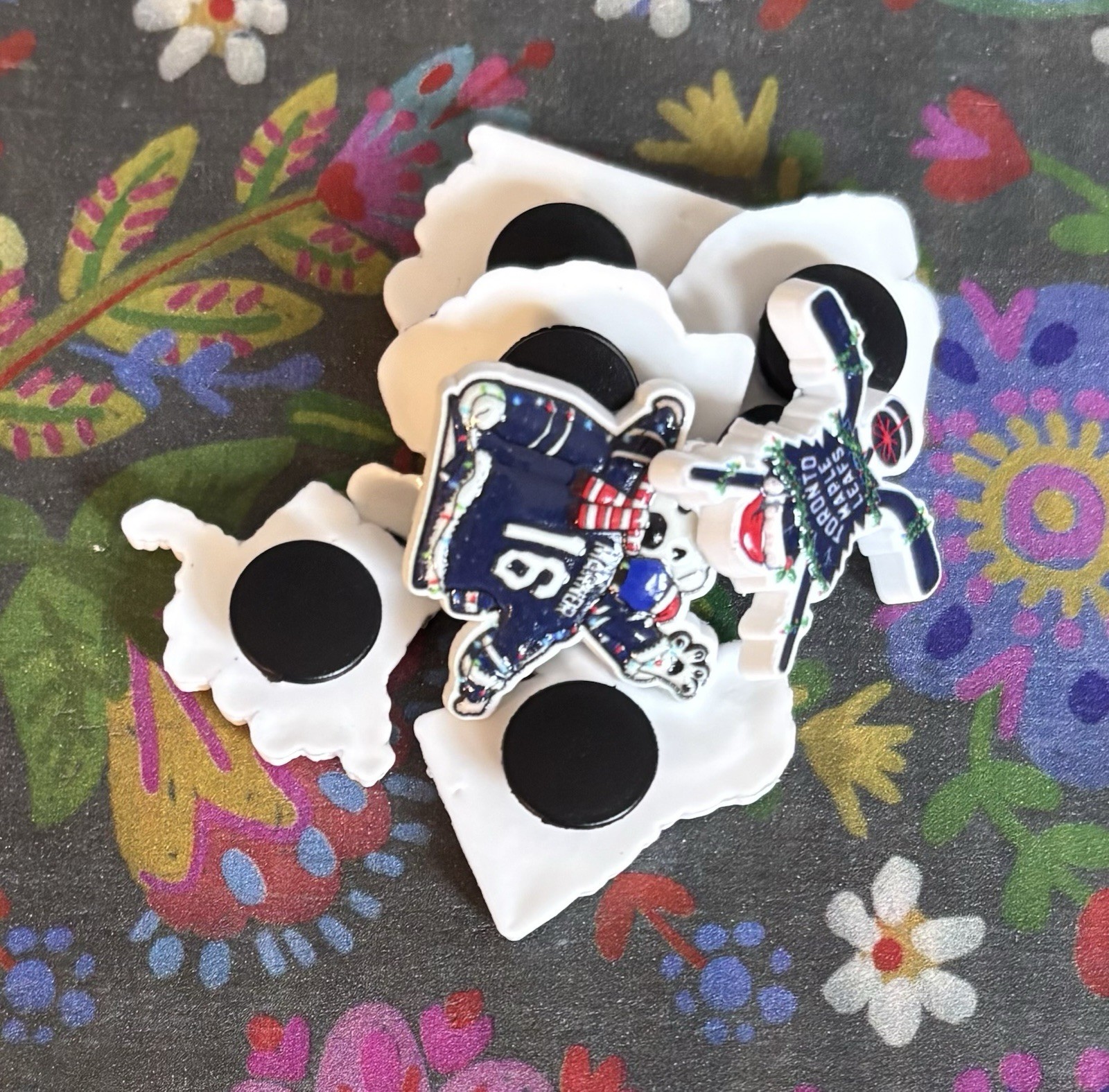 7 Piece TORONTO MAPLE LEAFS Hockey Team Themed Shoe Charms