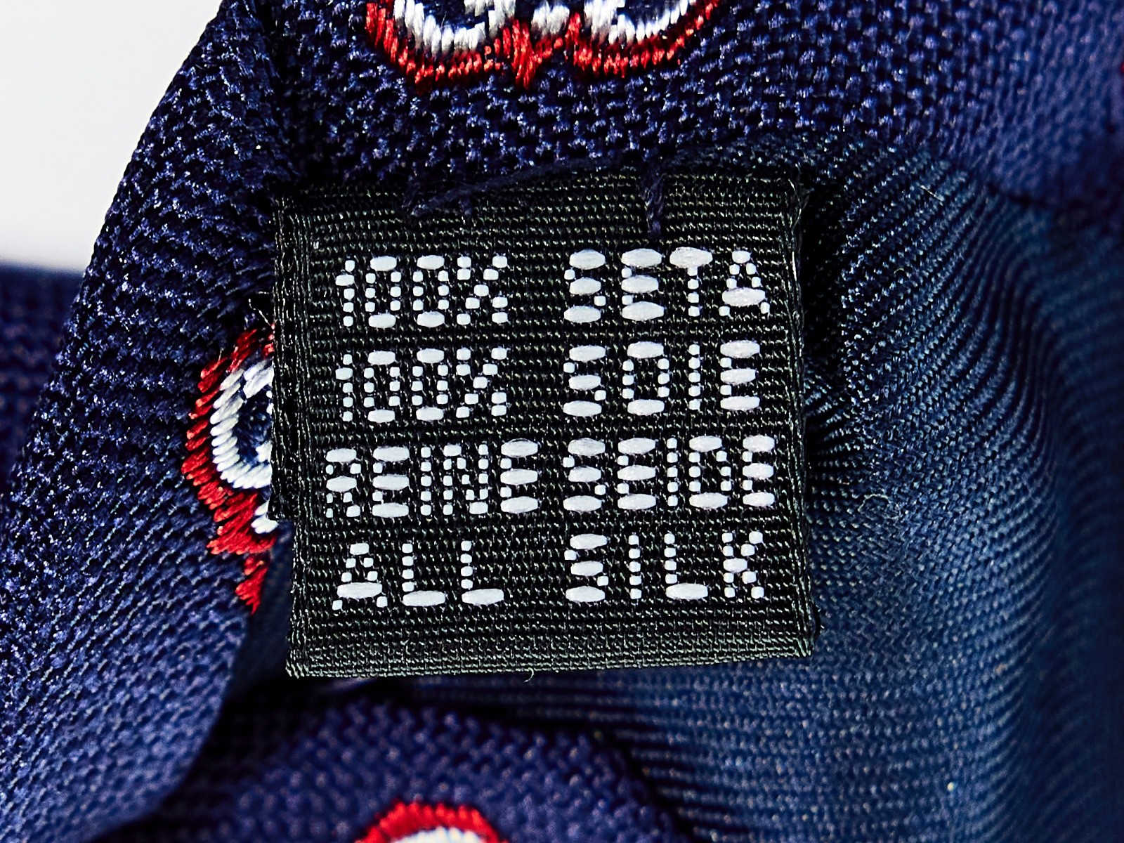 BIGI CRAVATTE Men’s 100% Silk Tie BLUE w/ RED MEDALLIONS 59″ x 3.25″ USED T22