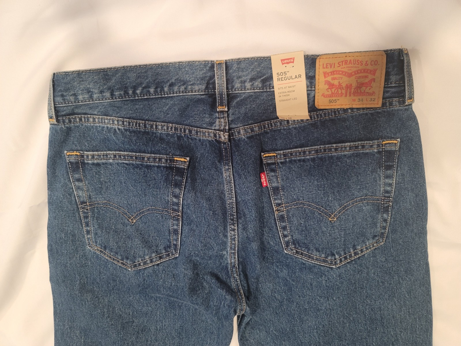 LEVI’S 505 Series Regular Fit Straight Leg Blue Denim – SIZE 34×32- Men pants