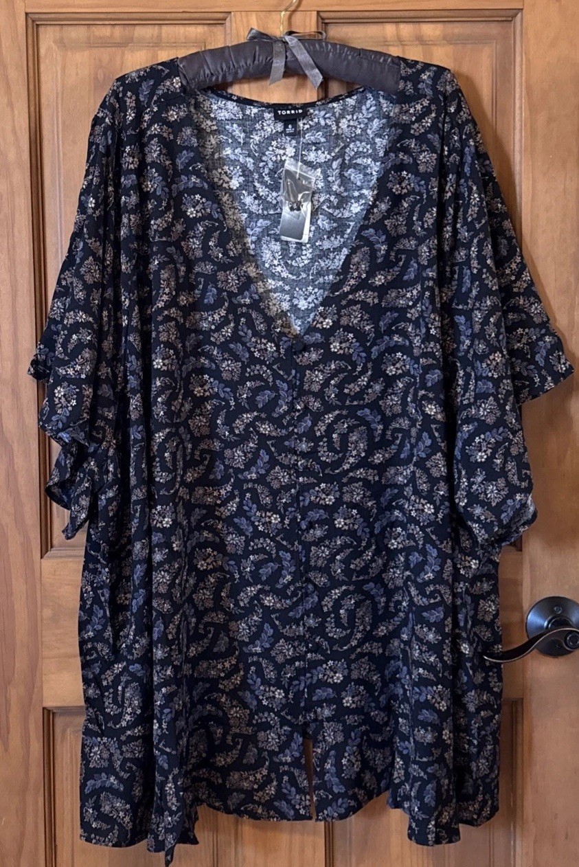 TORRID V NECK RUFFLE SHORT SLEEVE BLOUSE 6 6X 6XL 30 NEW