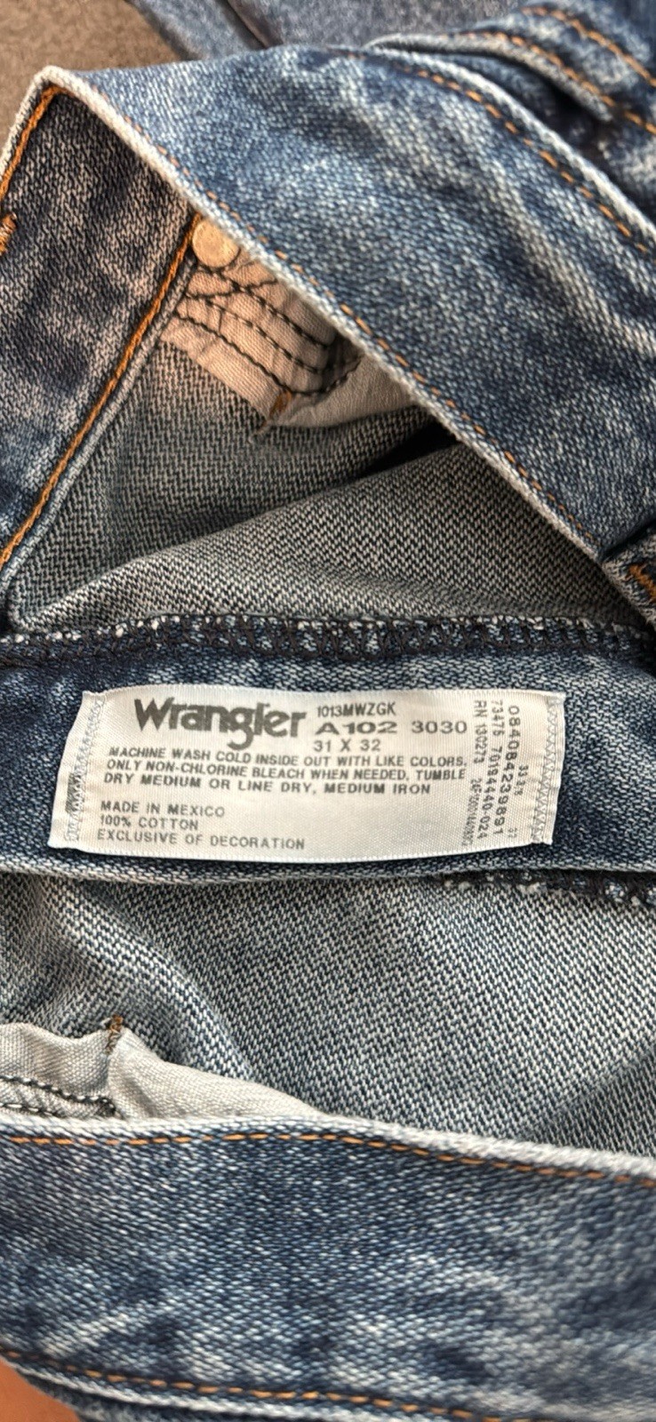 Wrangler 13MWZ Men’s Blue Medium Wash Denim Jeans Straight Fit Mid Rise