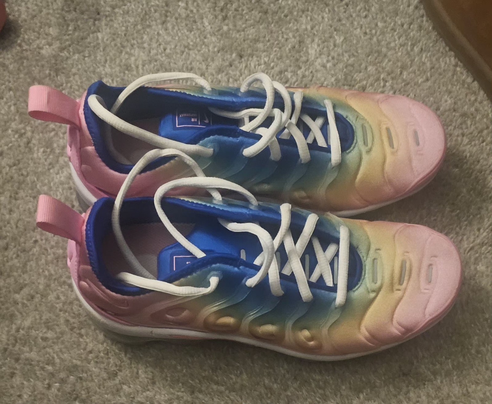 nike vapormax air size 6 pink, blue, and yellow