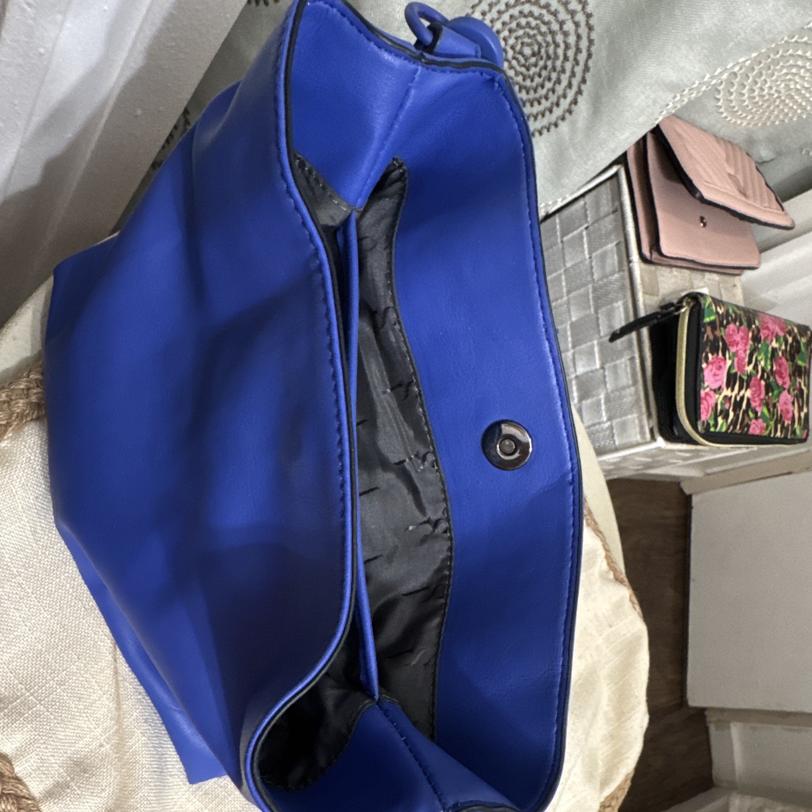 Simply Vera Vera Wang Women’s Blue Crossbody Top Handle Snap Detachable Strap