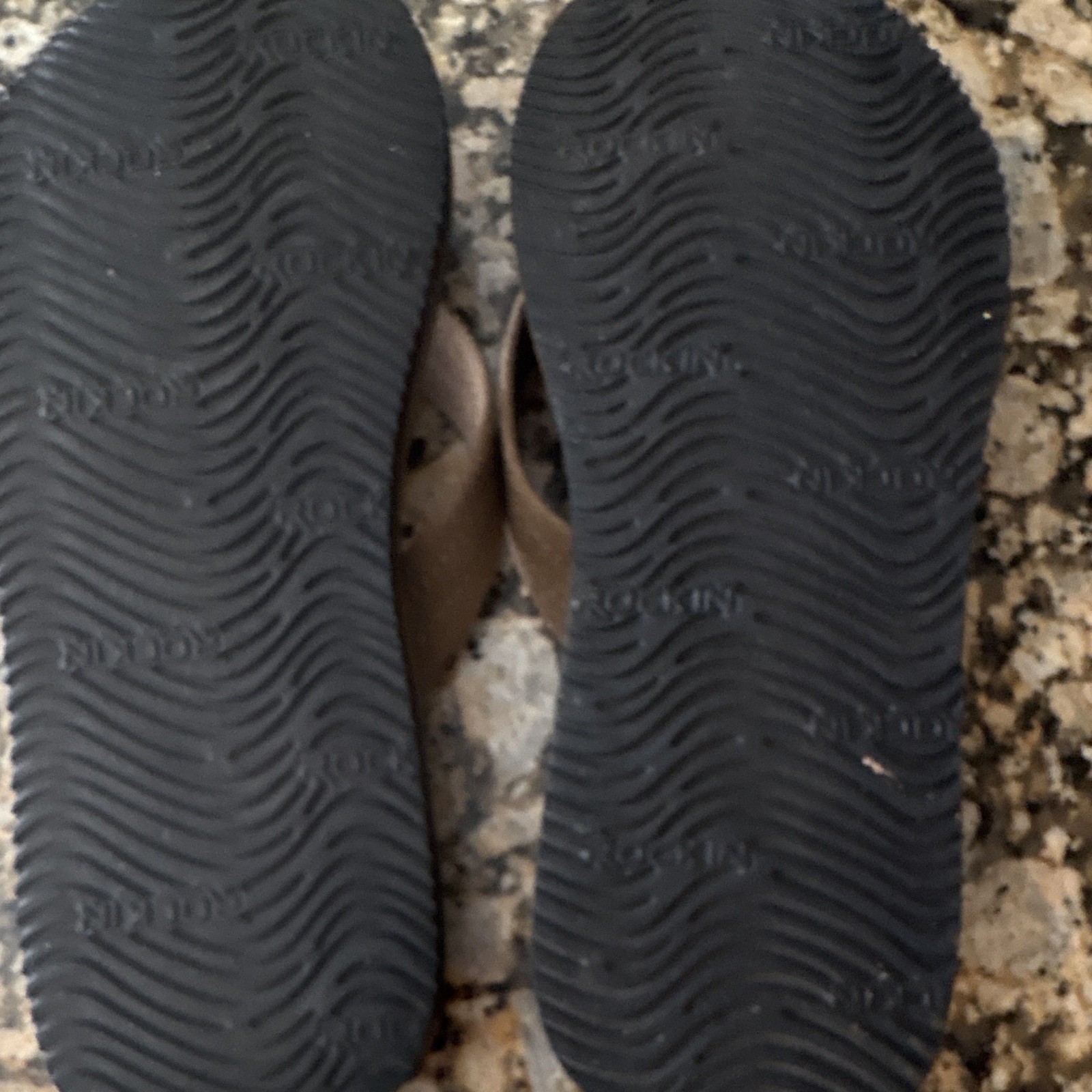 Rockin Men’s Brown Solid Flip Flop Sandals Slip-On Logo Accent Casual