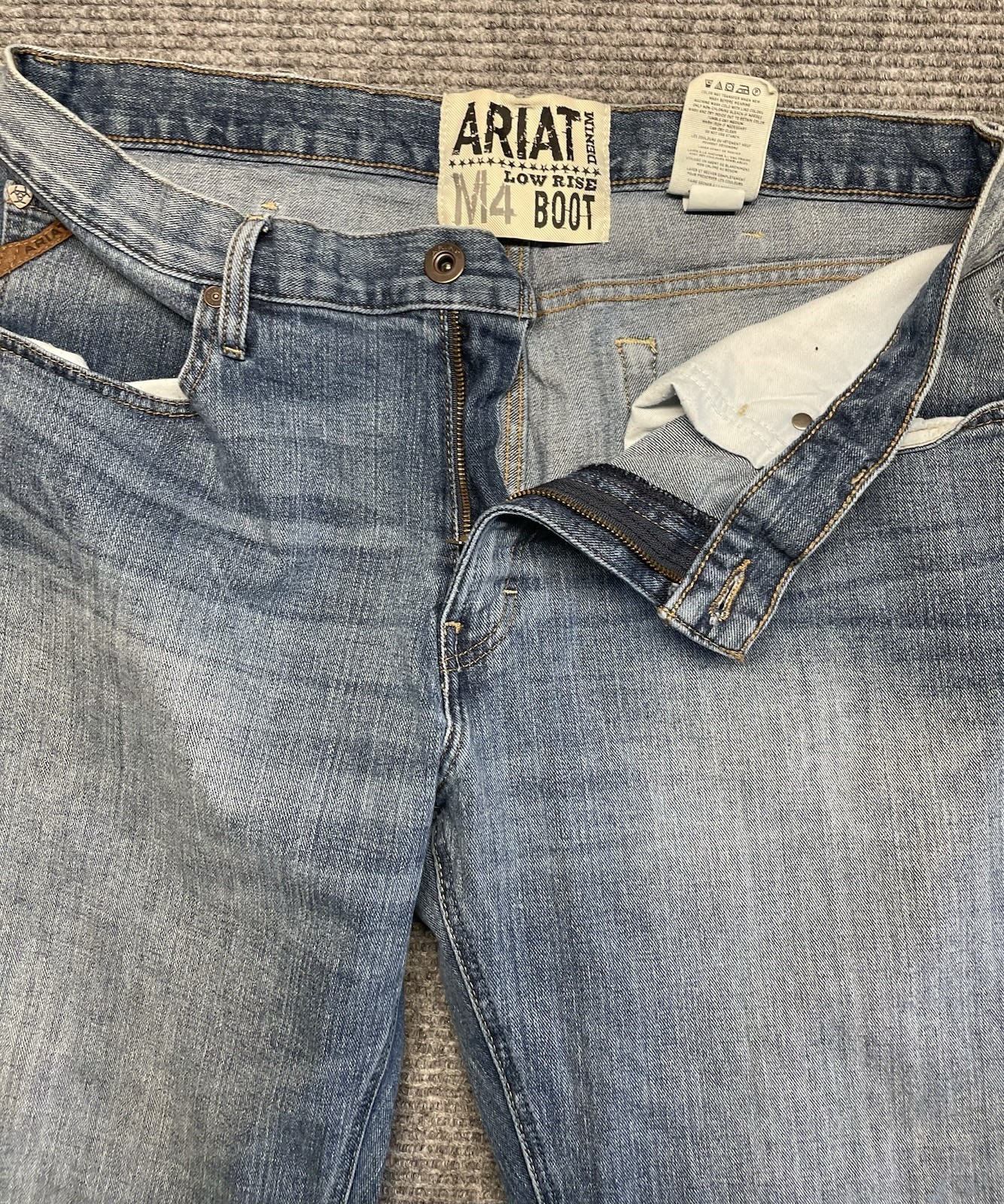 Ariat M4 Low Rise Boot Cut Jeans Mens 38×34(33.5) Blue Light Wash Relaxed Denim