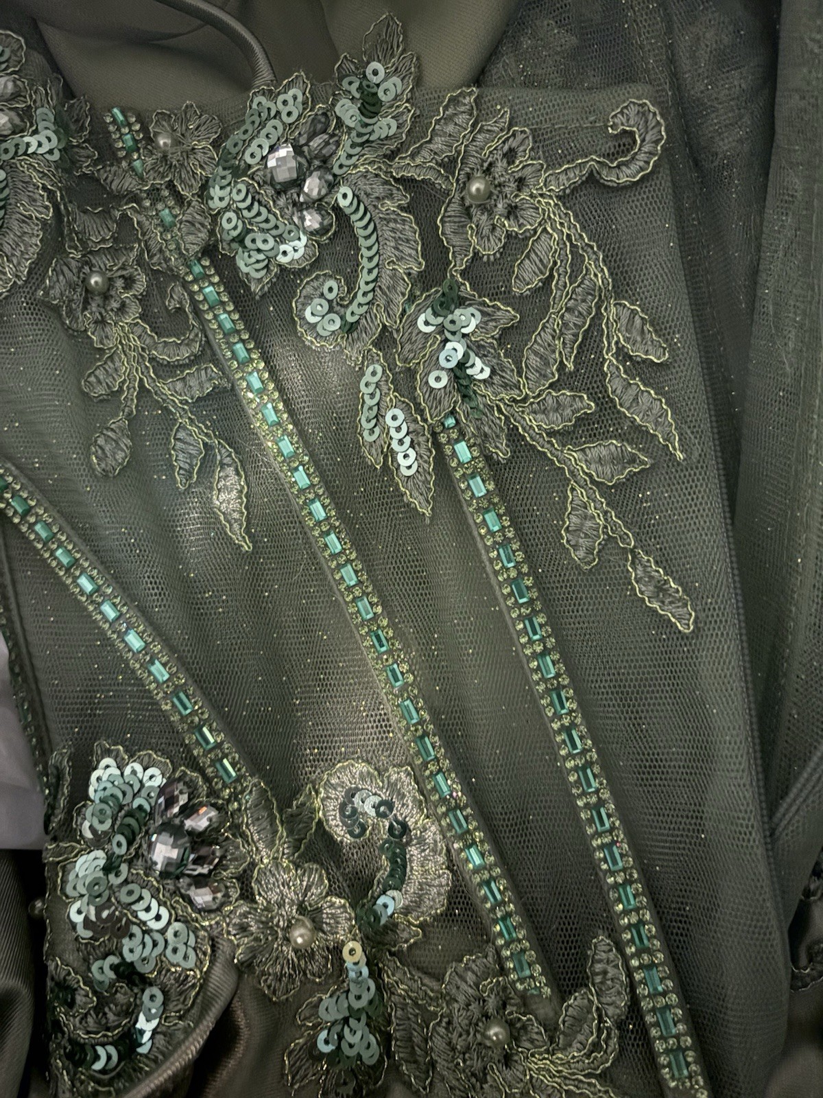 Embellished Lace & Satin Fitted Green Gown By Ladivine By Cinderella Divine