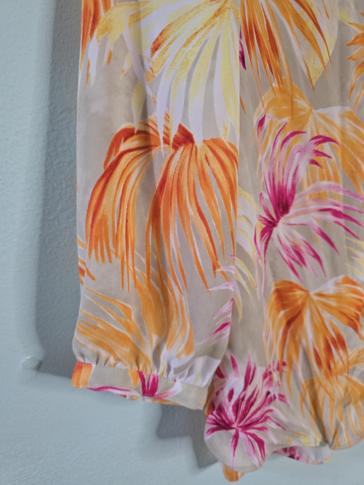 NYDJ Womens XS Tropical Palm Print Blouse Orange Pink 3/4 Sleeve Pleated V-Neck