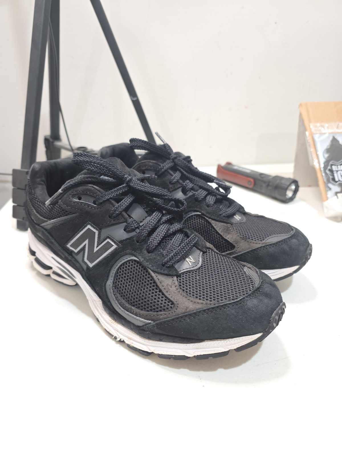 New Balance 2002R Men’s Black Running Sneakers M2002RBK Size 9 9D NICE!