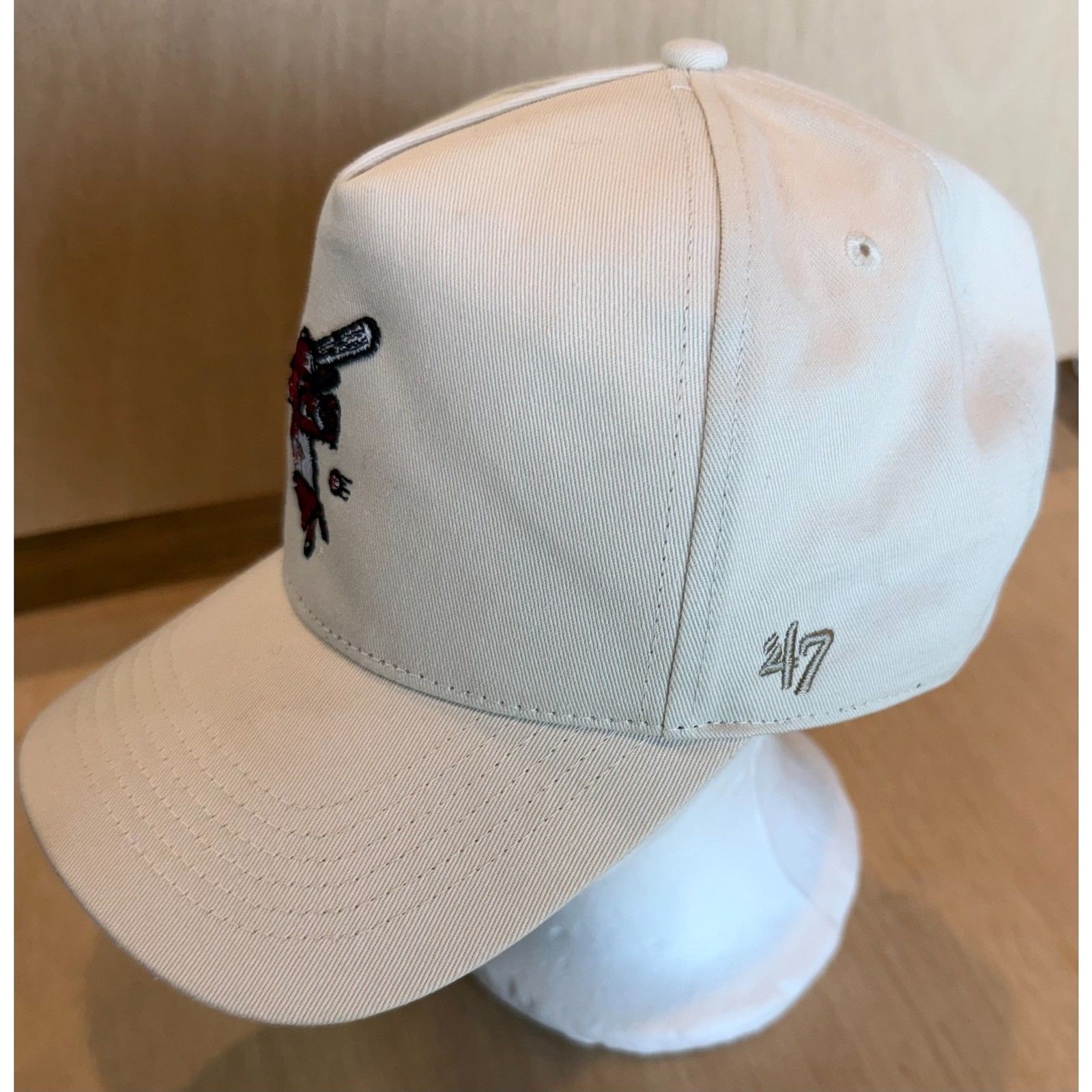 Retro Sporty Arkansas Razorbacks 47 Hitch Cream Baseball Snapback Hat NWOT