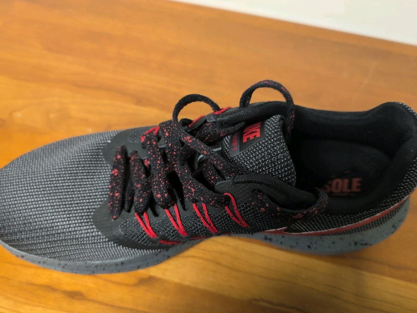 Nike Run Swift AR1945 001 Black Red Speckled Laces Size Men 8 Women 9.5