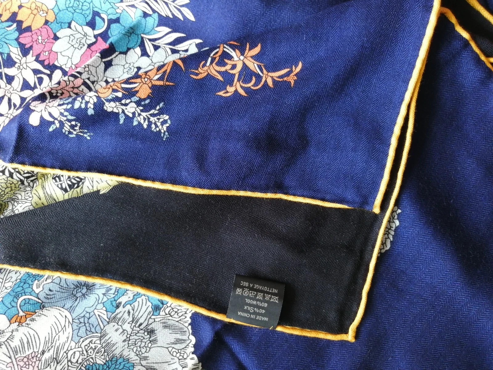 41″x41″Floral Horse Print 40%Silk60%Wool Thin Double-sided Scarf Shawl 105x105cm